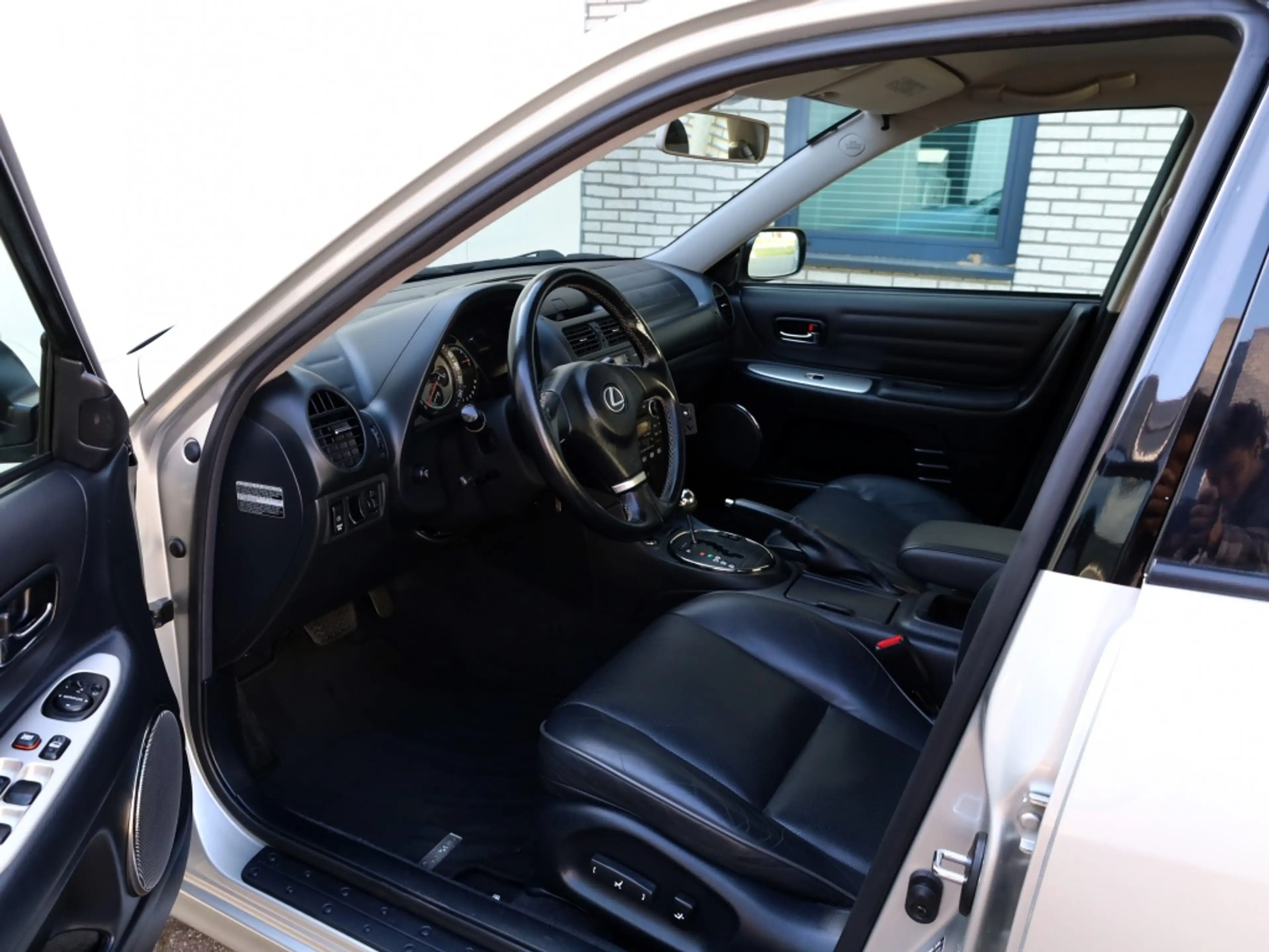 Lexus IS 200 Executive | Leder | Stoelverwarming | Clima — photo 3