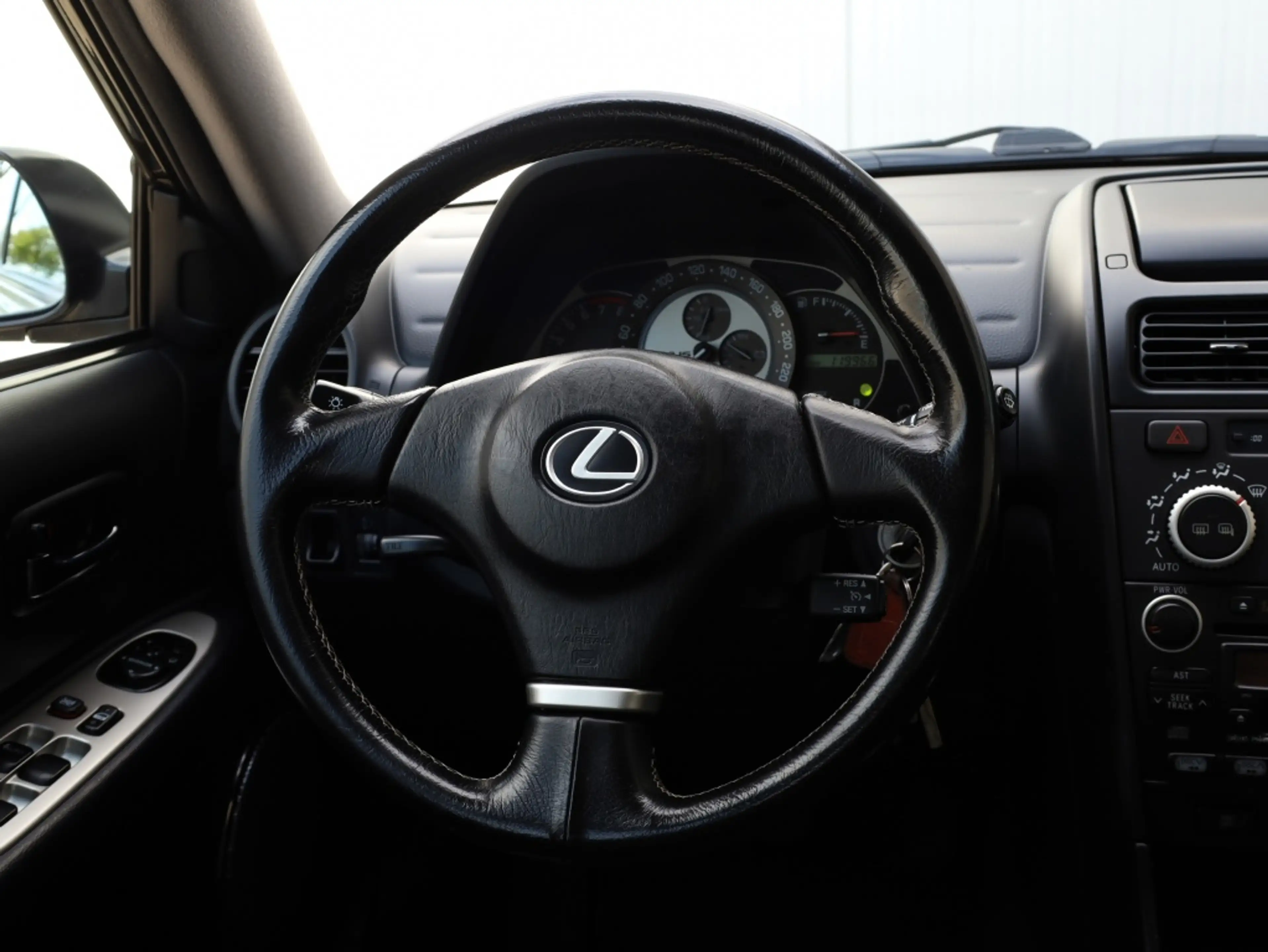 Lexus IS 200 Executive | Leder | Stoelverwarming | Clima — photo 16