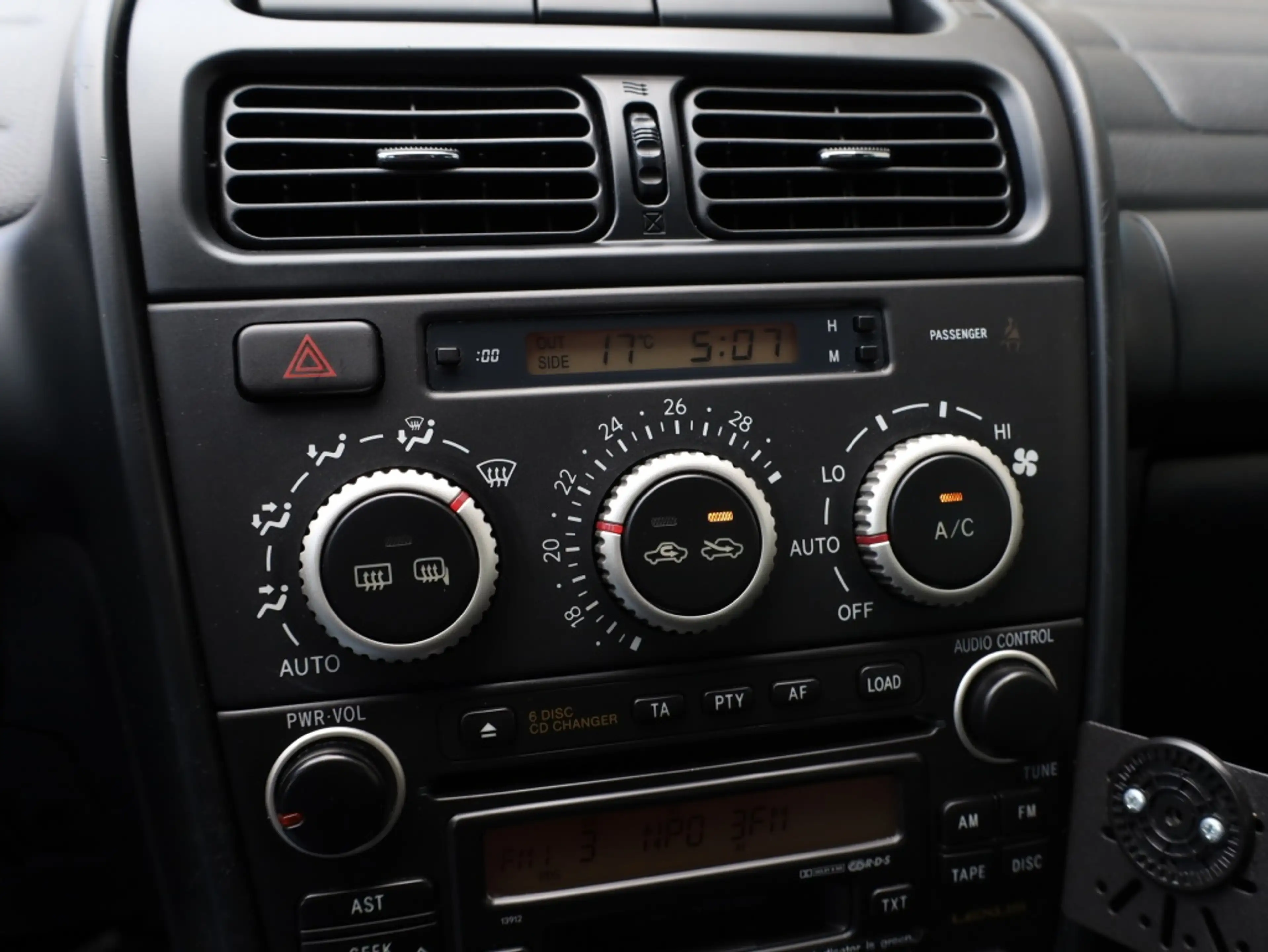 Lexus IS 200 Executive | Leder | Stoelverwarming | Clima — photo 19