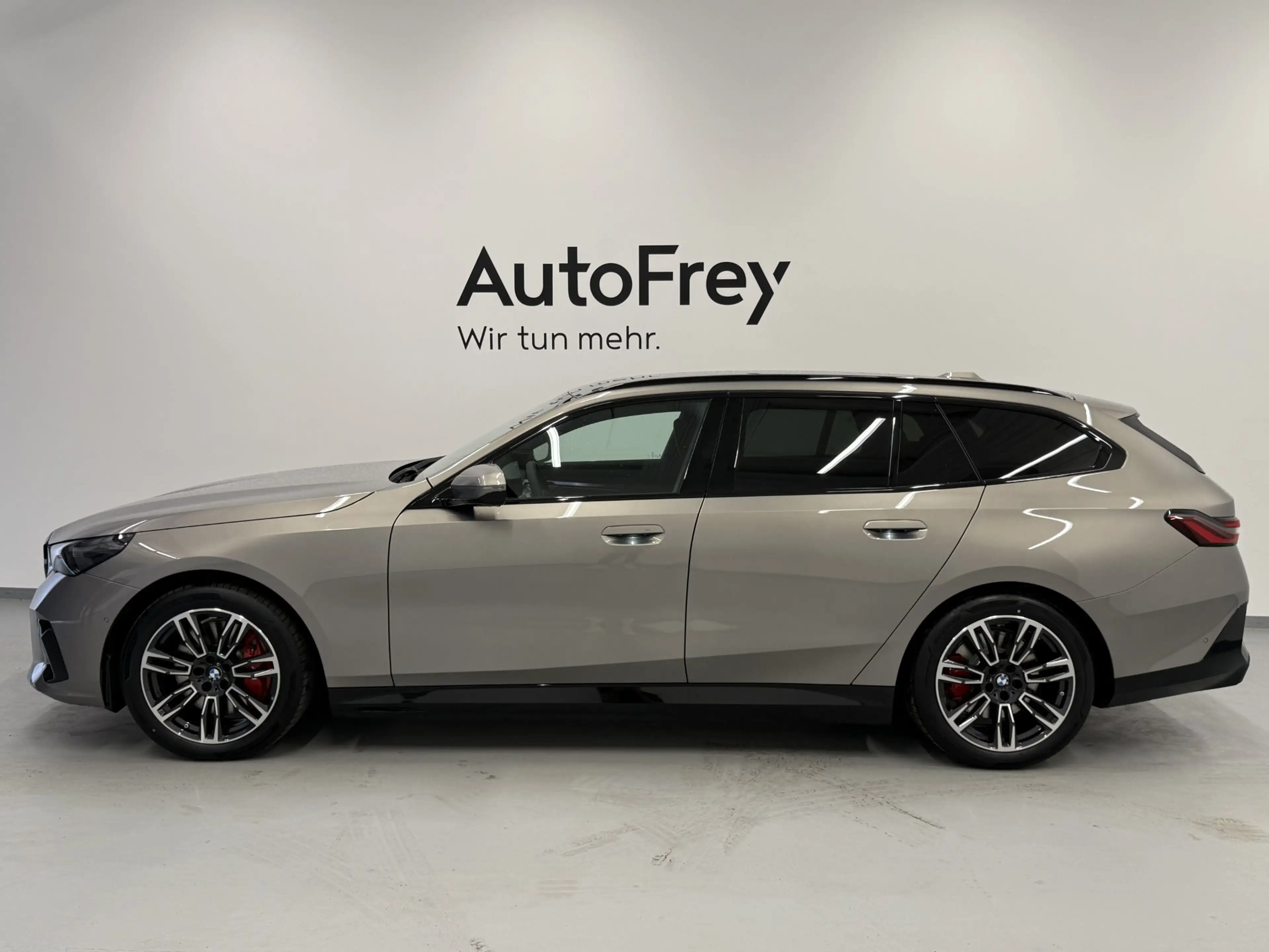 BMW i5 xDrive40 — photo 4