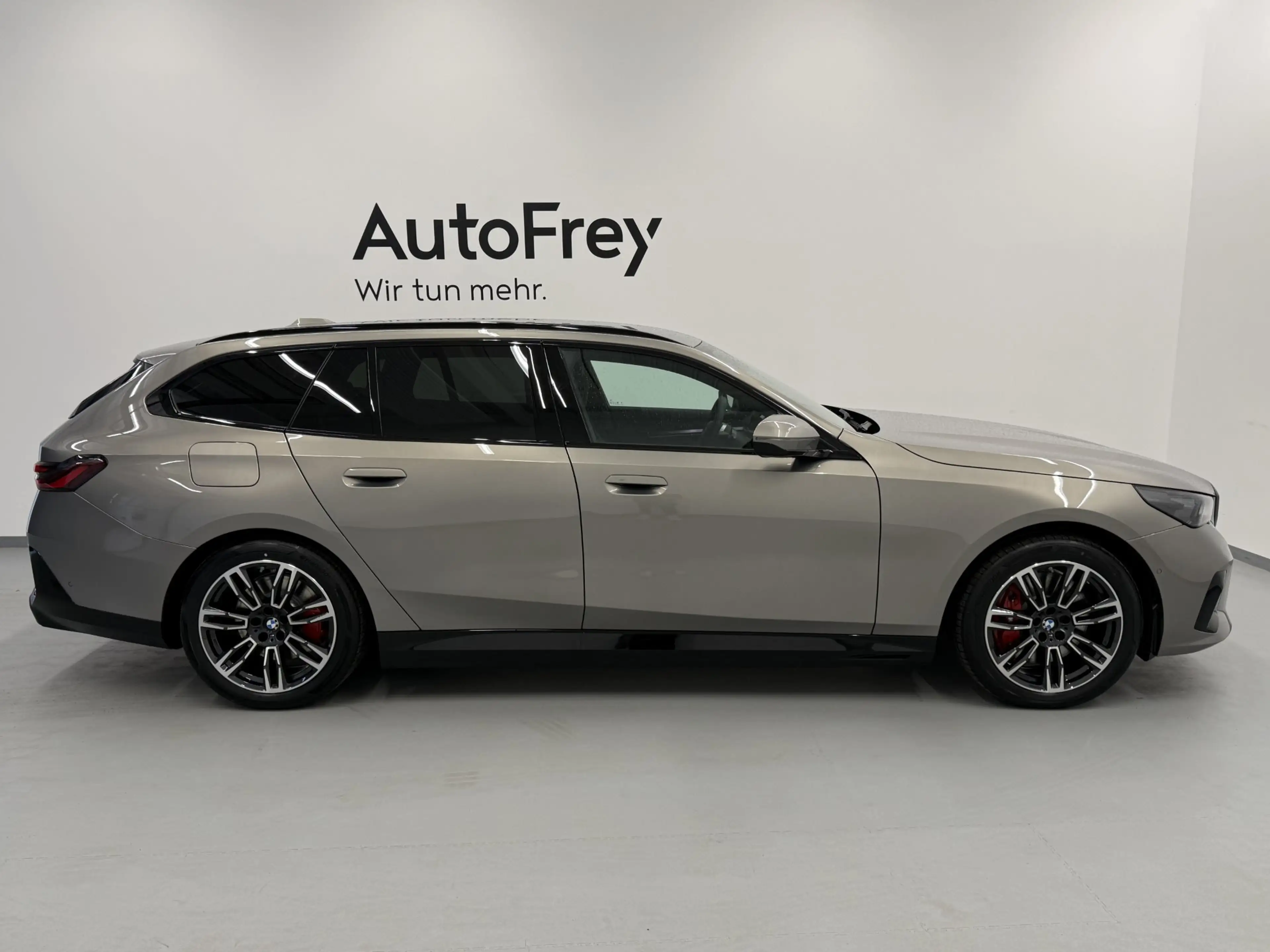 BMW i5 xDrive40 — photo 3