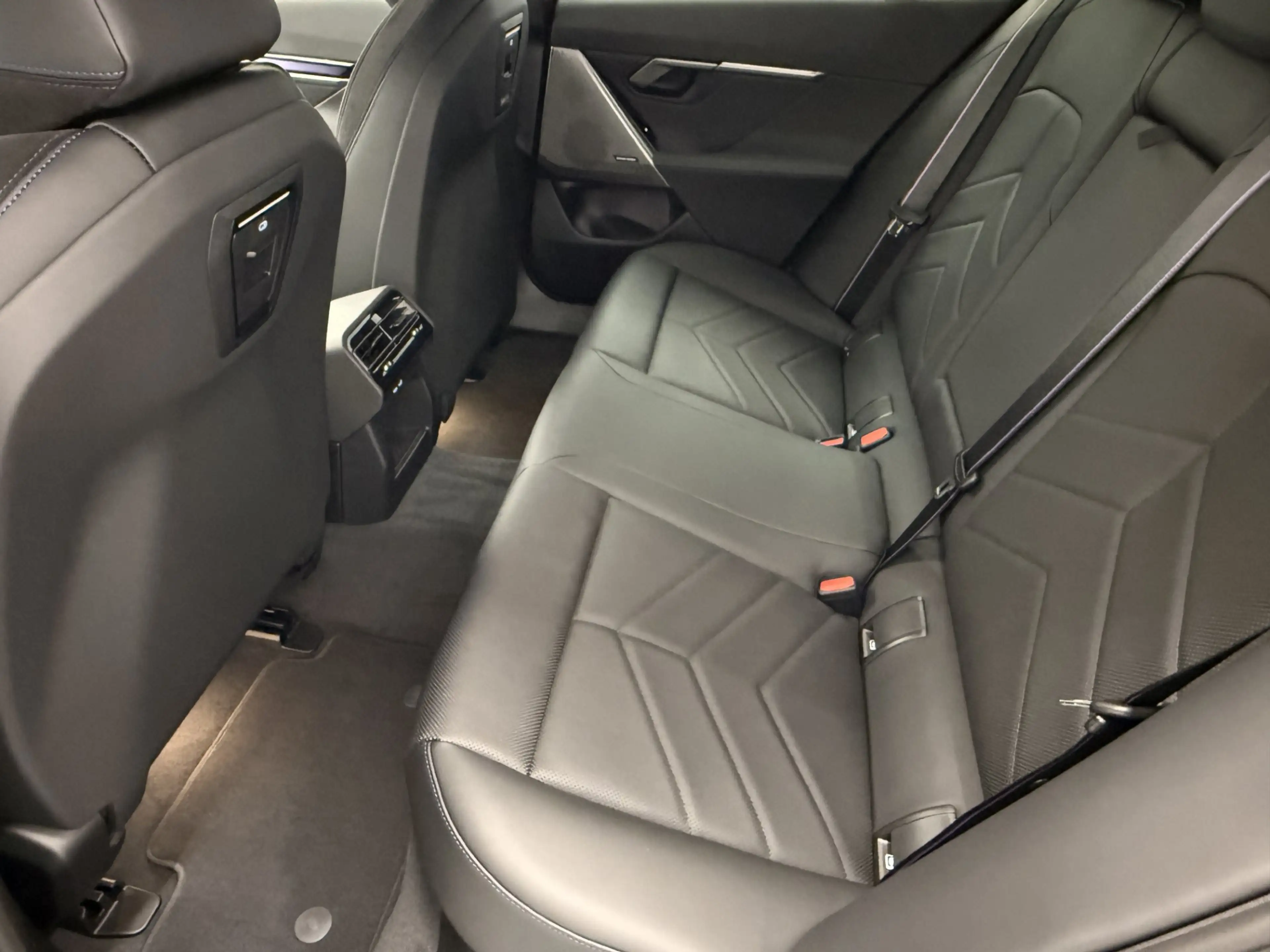 BMW i5 xDrive40 — photo 13