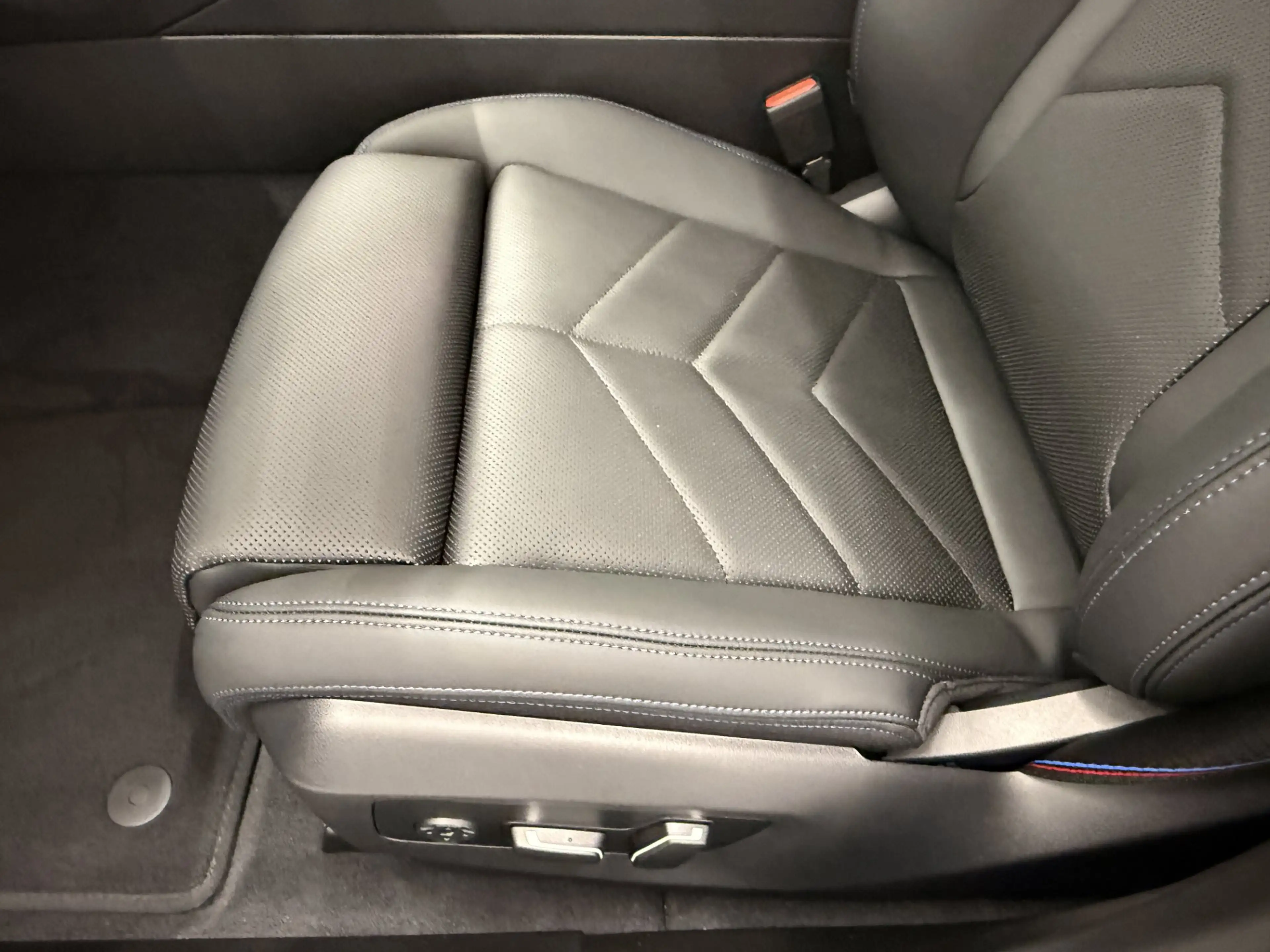 BMW i5 xDrive40 — photo 12