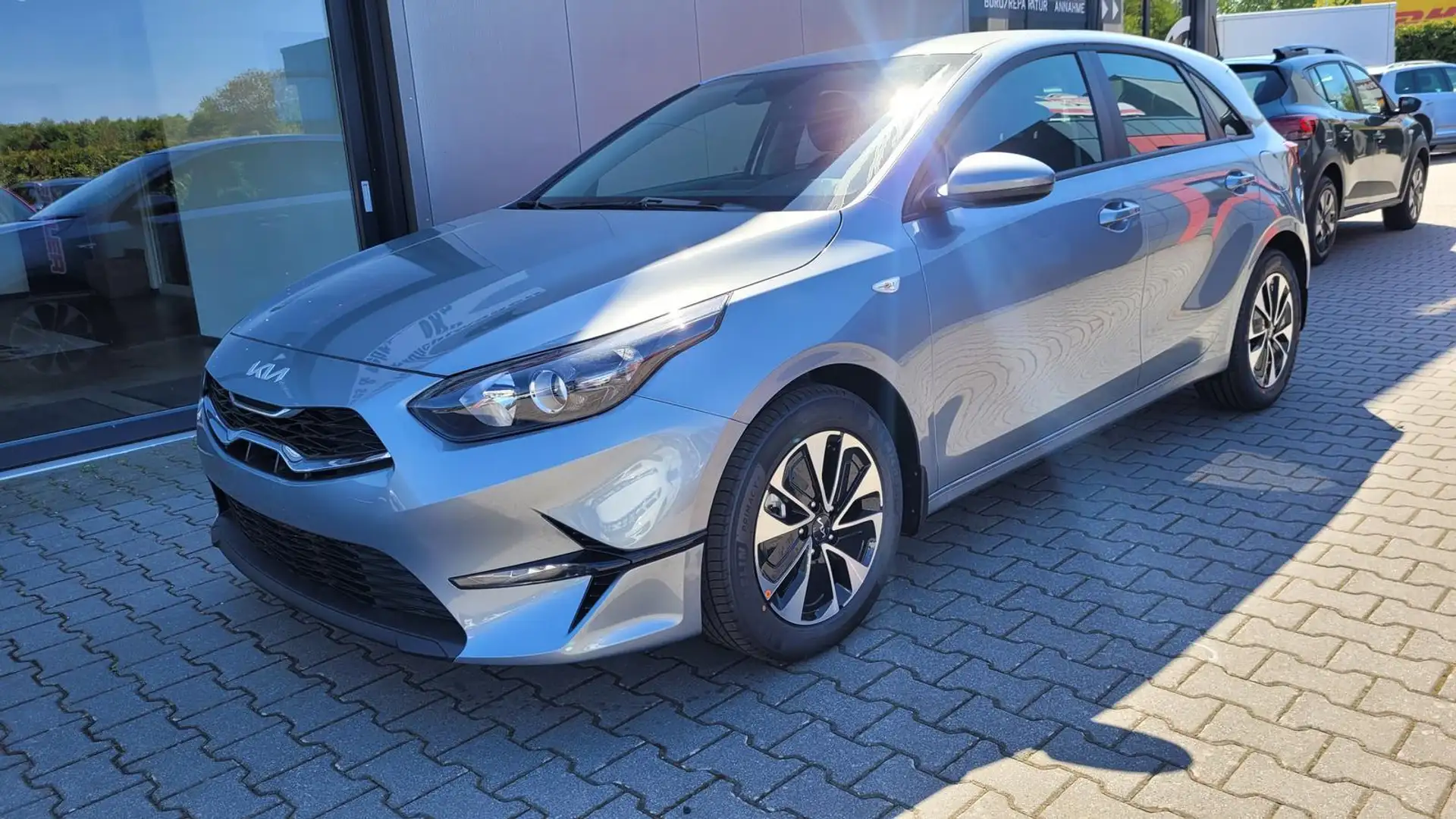 Kia Ceed / cee'd SPIN 1.5 Spin*Navi*Shzg*Lhzg*PDC*Cam*16Zoll* 10... Silber - 1