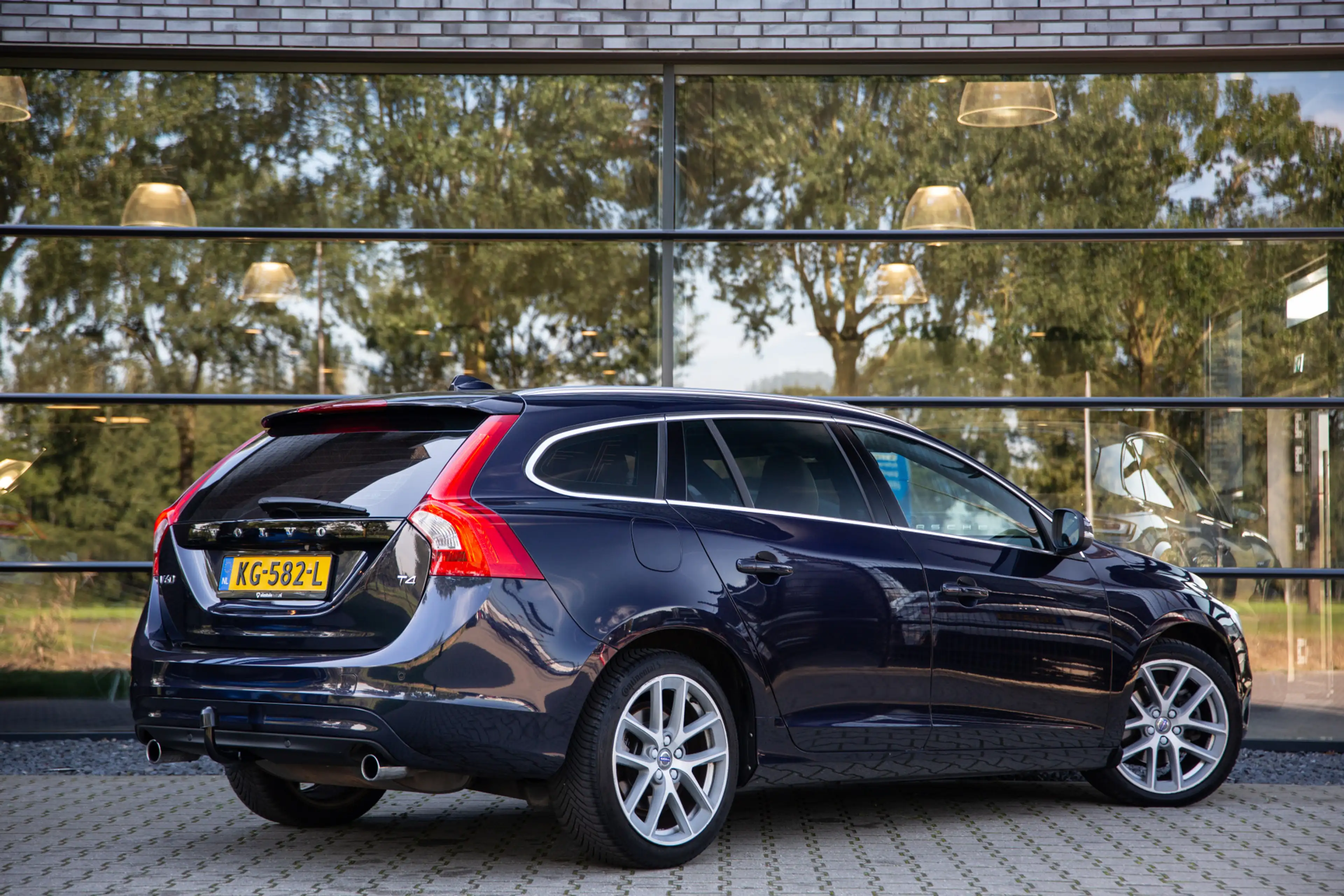 Volvo V60 2.0 T4 Summum , Schuif/Kanteldak, Memory, Leder, C — photo 2