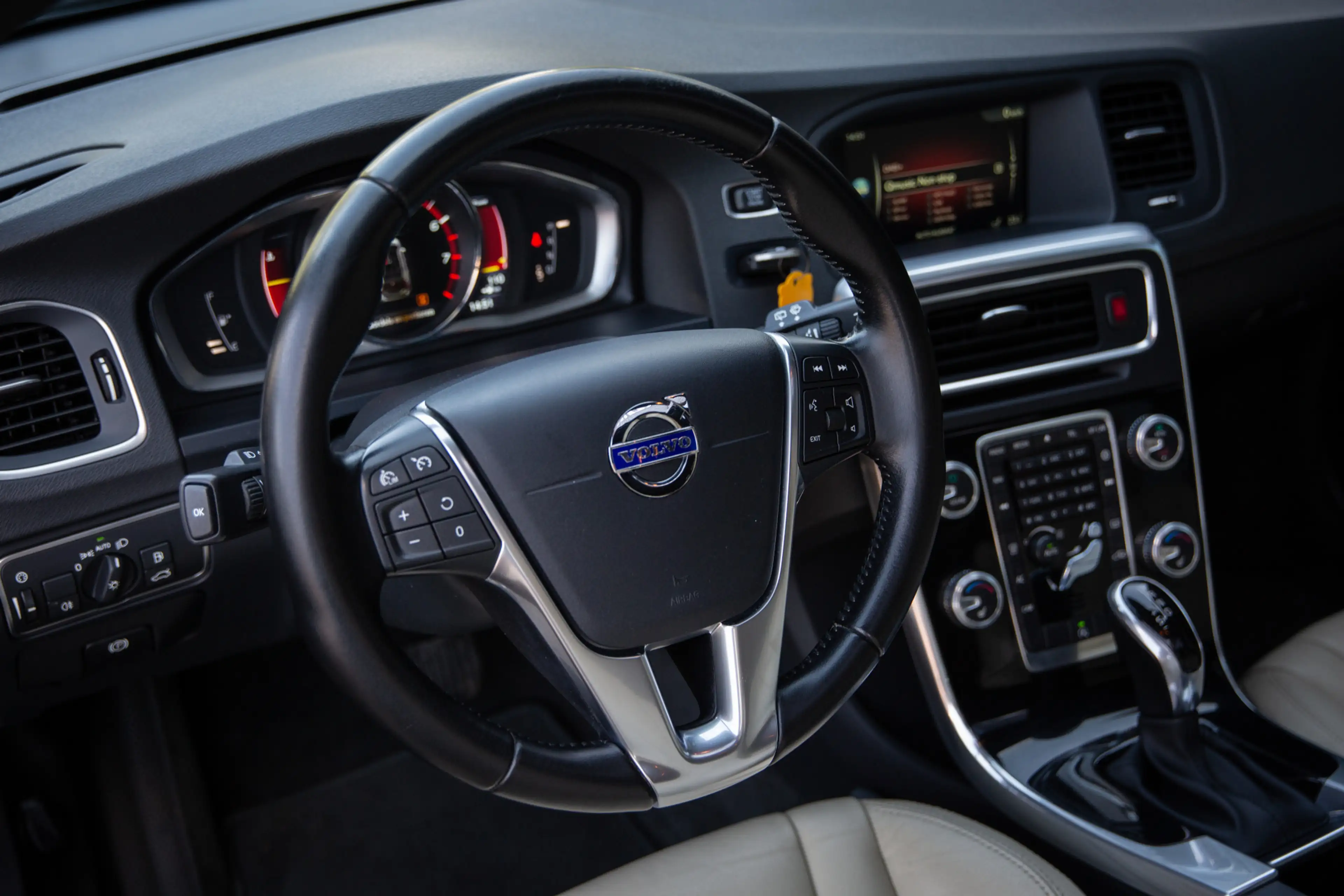Volvo V60 2.0 T4 Summum , Schuif/Kanteldak, Memory, Leder, C — photo 3