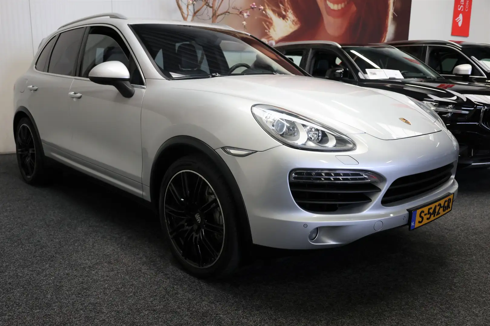 Porsche Cayenne 3.0 V6 HYBRID 333 PK LUCHTVERING LEDER NAVIGATIE C Grau - 2