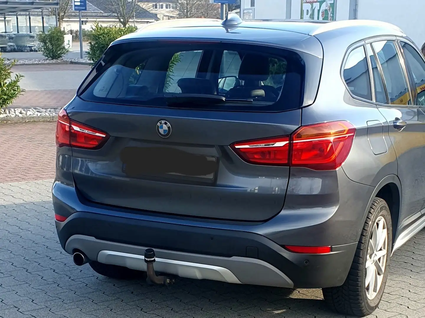 BMW X1 sDrive18d xLine , Panorama, Voll Leder Grau - 2