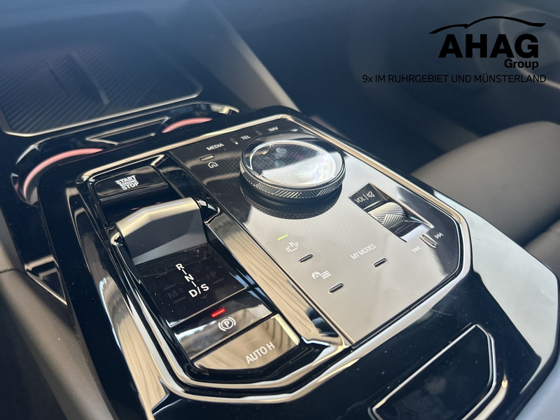 BMW 550 e xDrive — photo 10