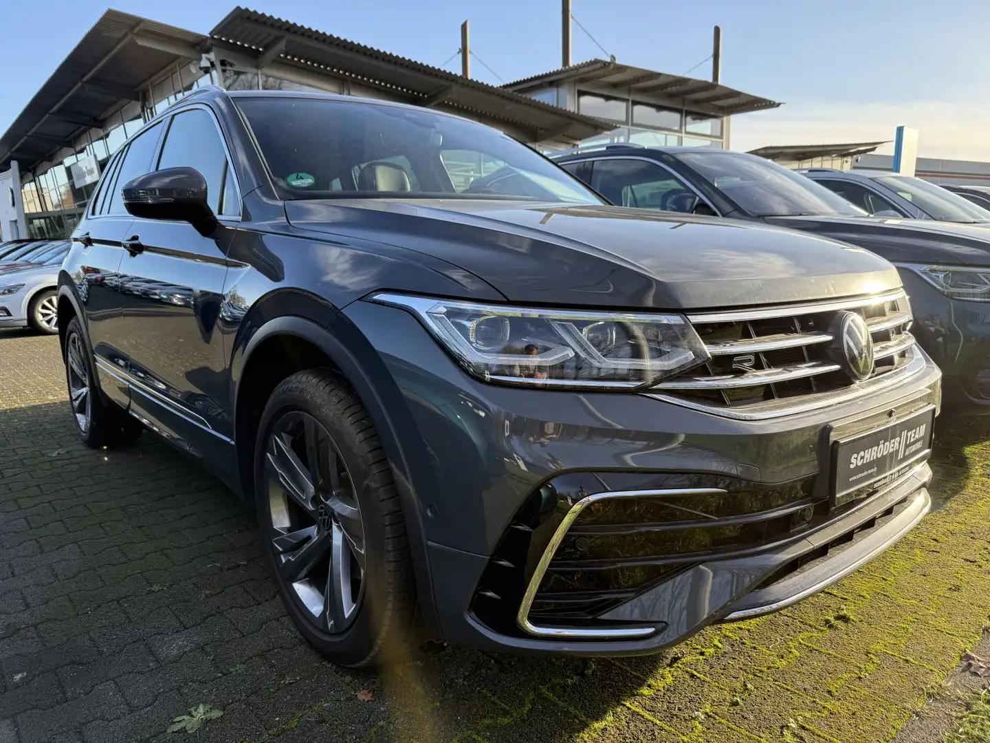 Volkswagen Tiguan 1.4 eTSI Hybrid DSG R-line Grau - 2