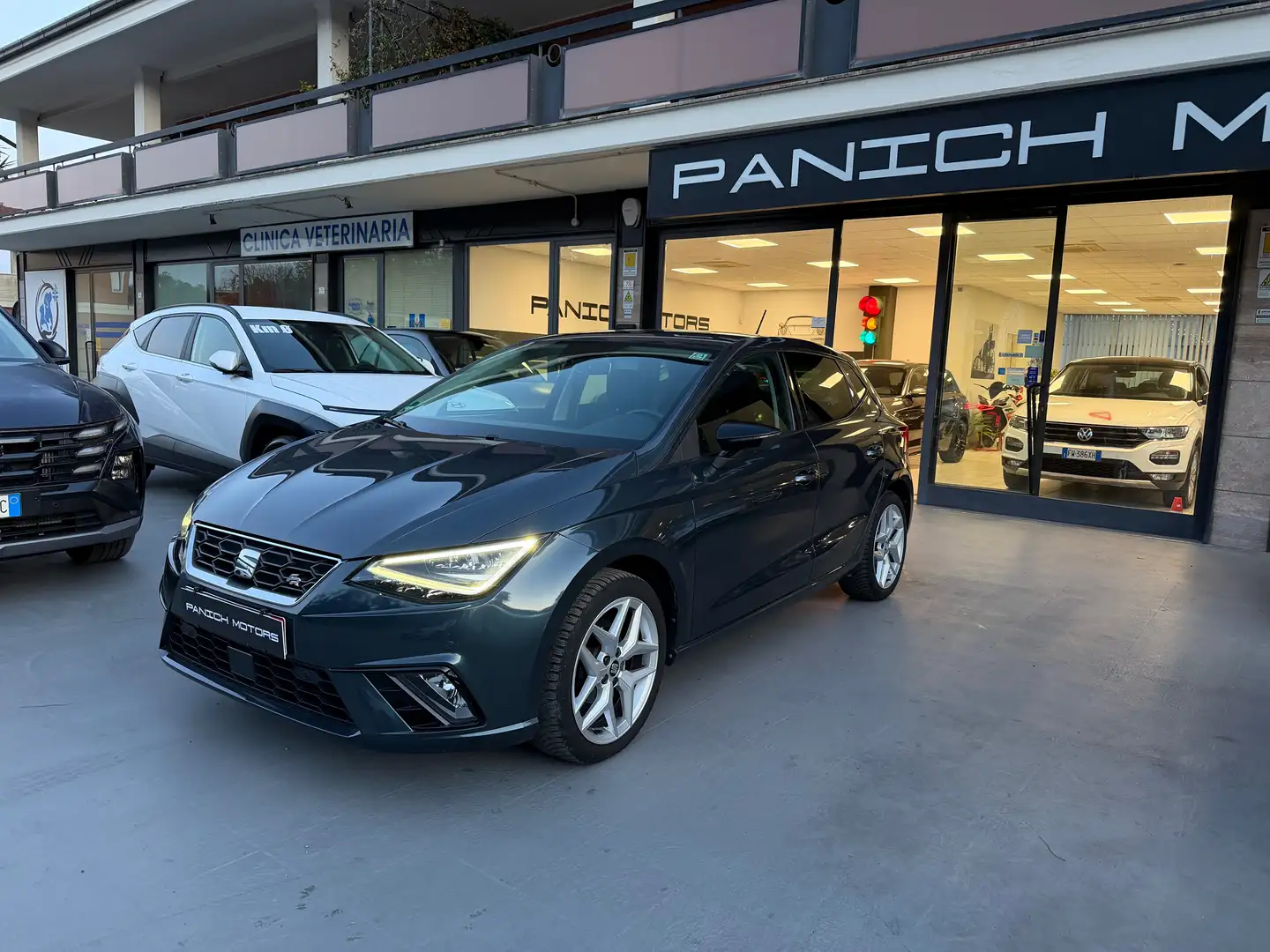 SEAT Ibiza Ibiza 1.0 tgi FR 90cv Grigio - 1