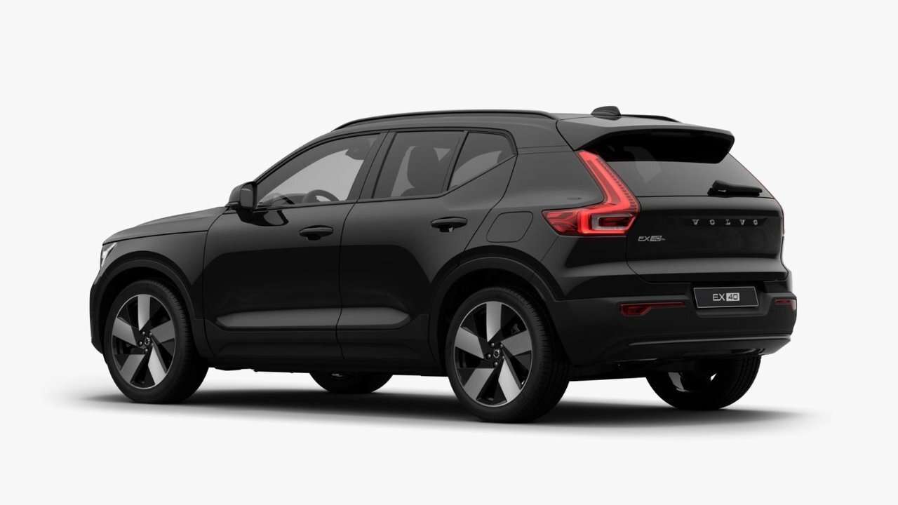 2024 Volvo XC40 RWD Plus Accident-Free | Low Mileage | Pixel Headl alt 3