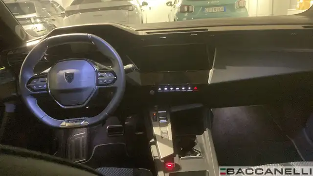 Peugeot 408 view 11