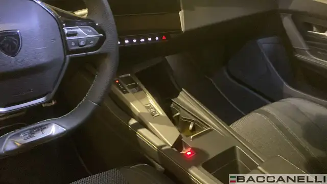 Peugeot 408 view 13