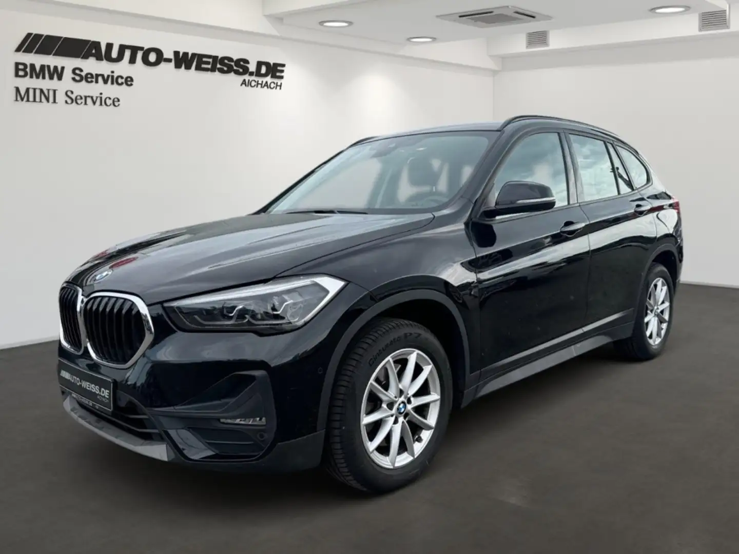 BMW X1 20dxA +NAVI+ACC+LED+APPLE+SHZ+DAB+MFL+BT+AHK+ Zwart - 1