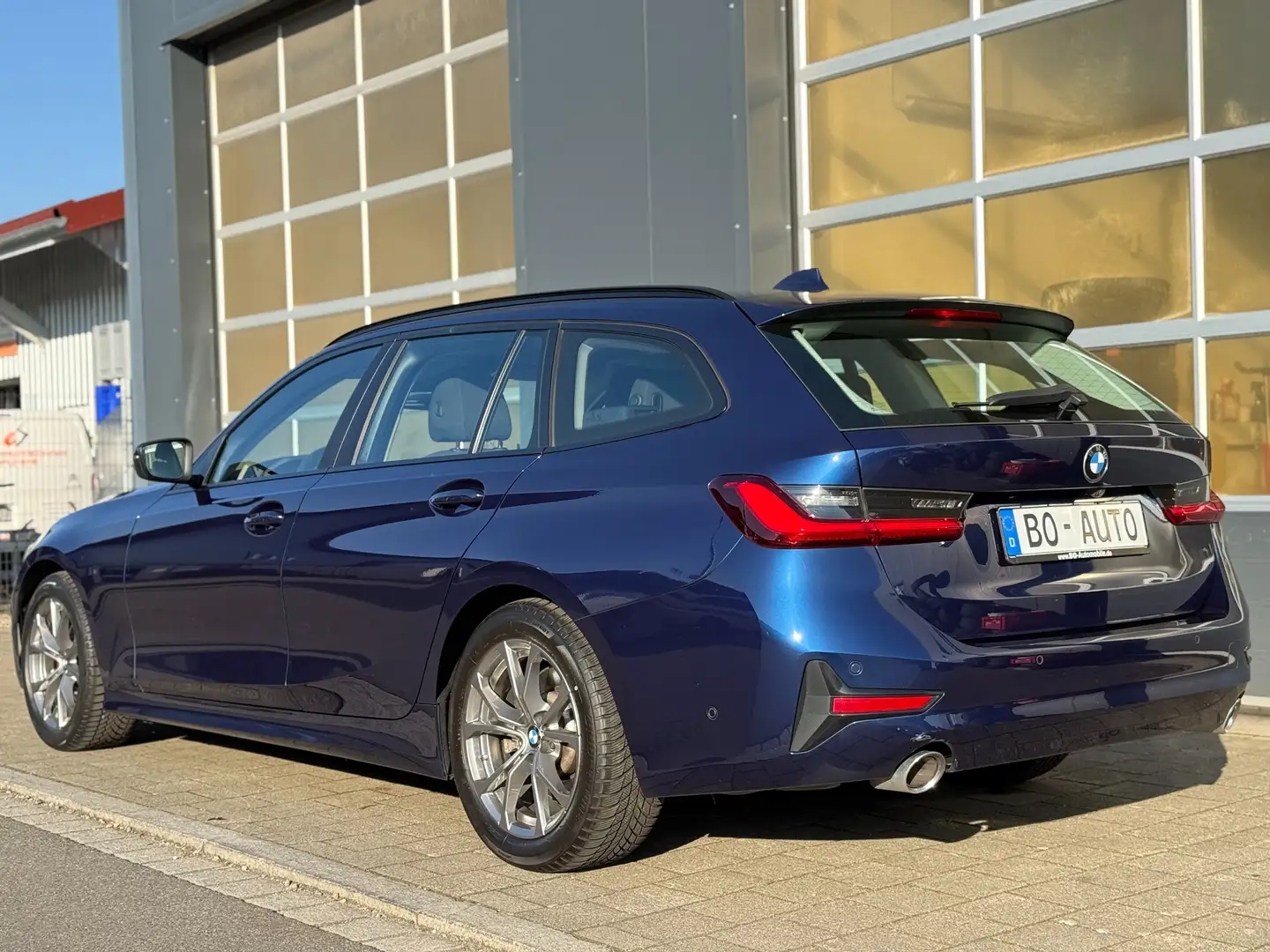 BMW 330 d xDrive Driving Prof. Keyless Navi LED Kamera SHZ Blau - 2