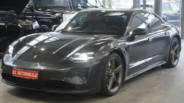 Porsche Taycan 4 S*CHRONO*BOSE*MATRIX*360°KAM*