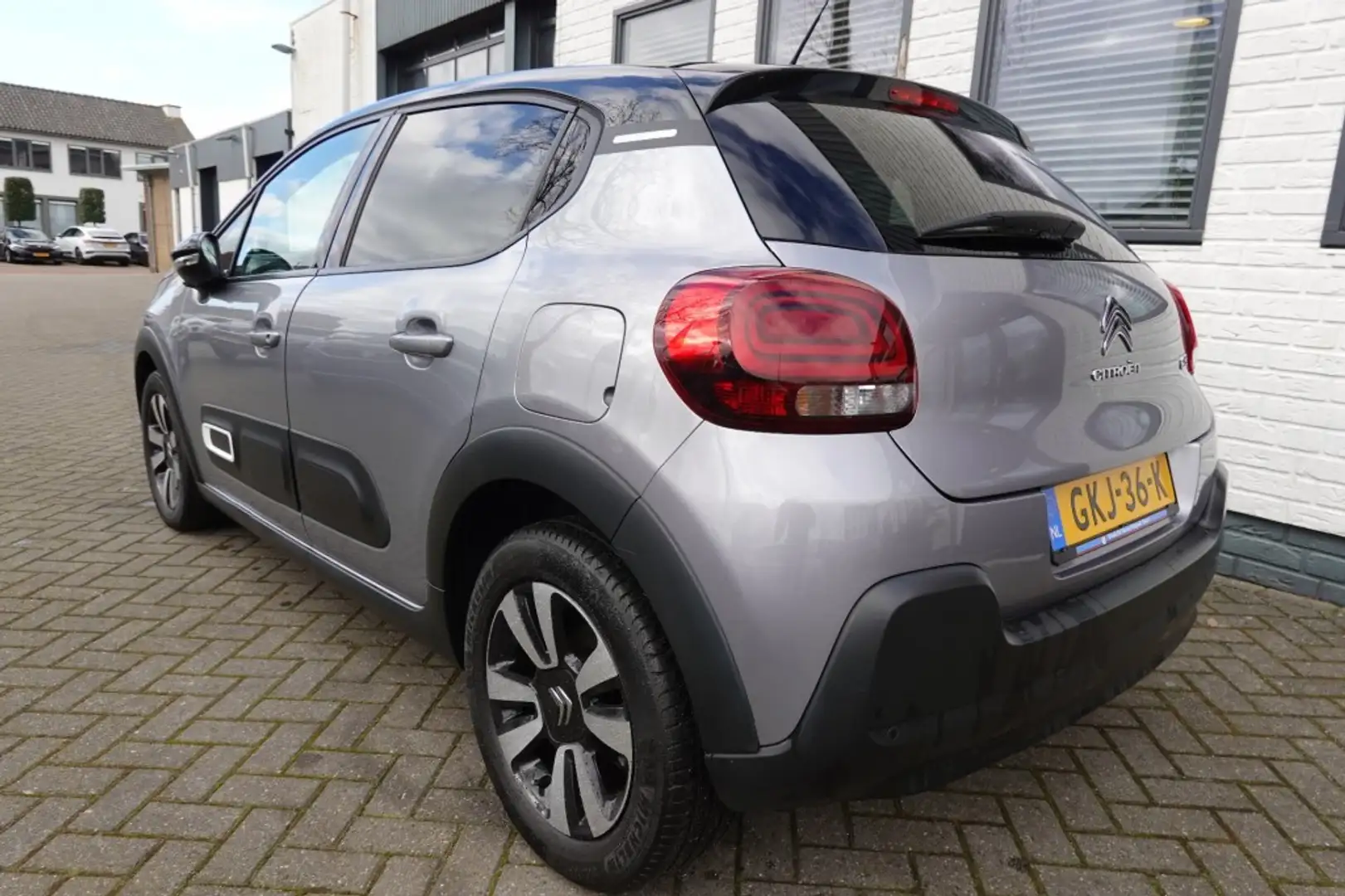 Citroen C3 1.2 110 pk Shine  Automaat 25000 km ! NW Distiriem Grijs - 2