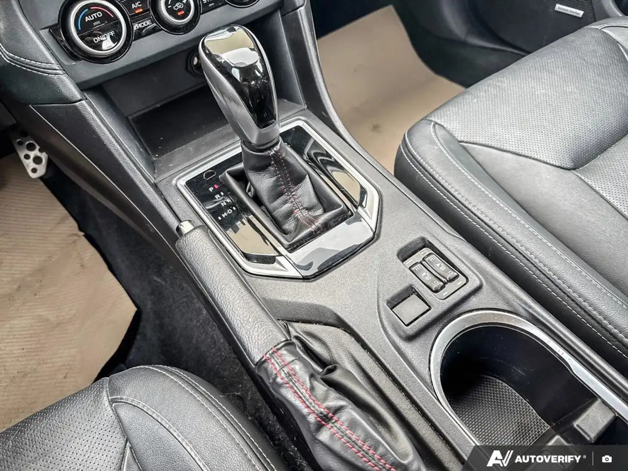 Subaru Impreza снимка Subaru Impreza