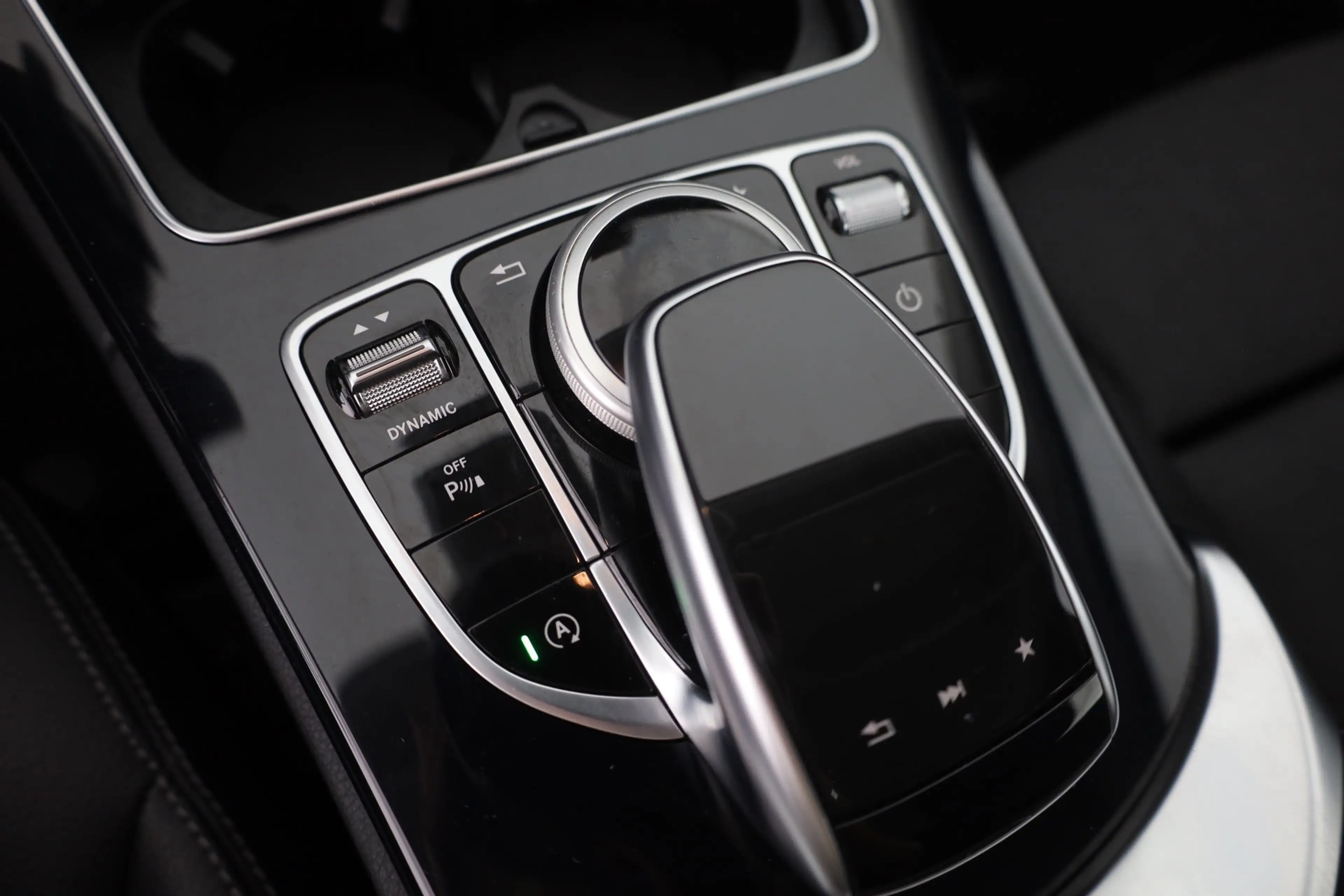 Mercedes-Benz C 180 C180 T Avantgarde LED Navi Sitzheizung Tempomat — photo 14