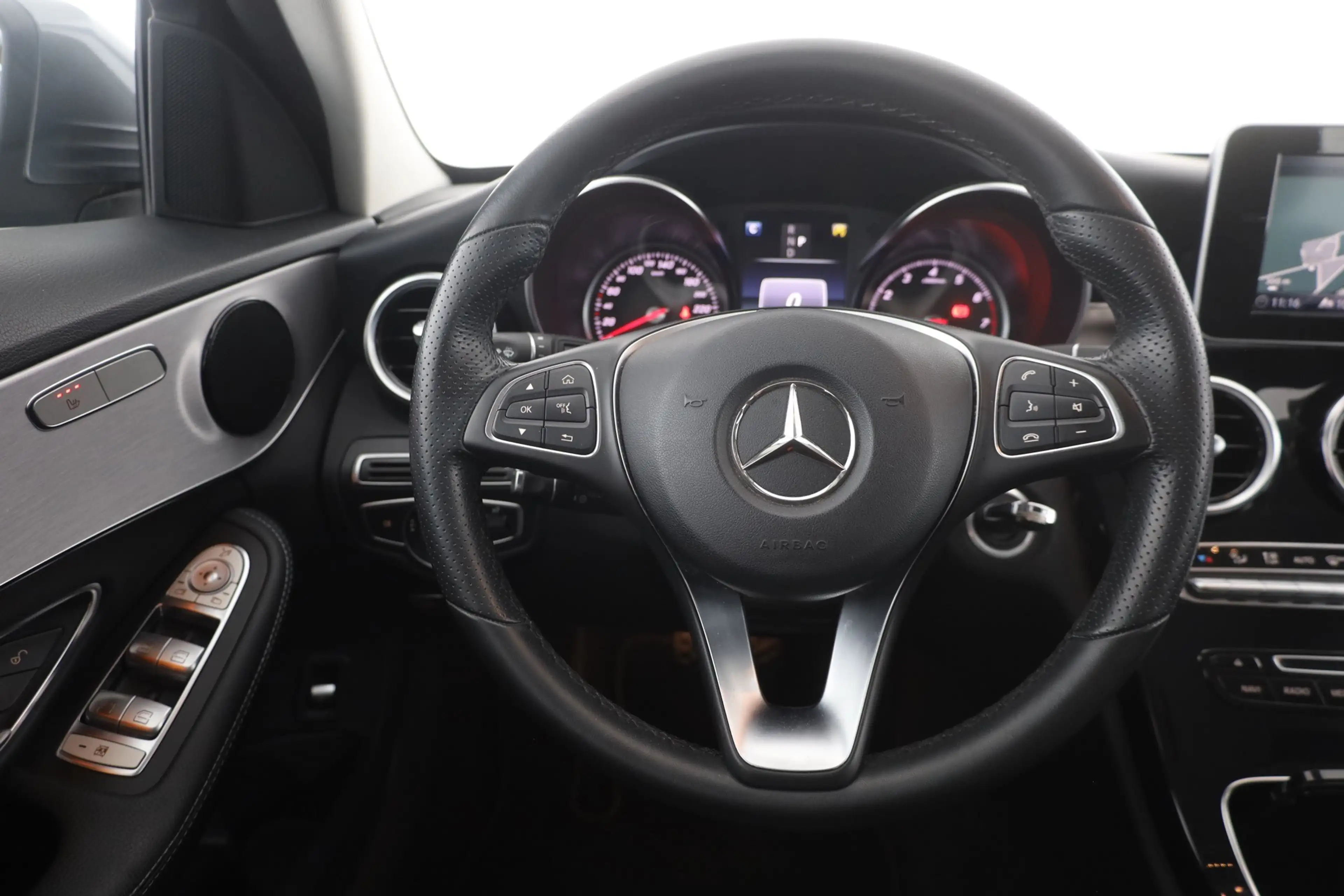 Mercedes-Benz C 180 C180 T Avantgarde LED Navi Sitzheizung Tempomat — photo 15