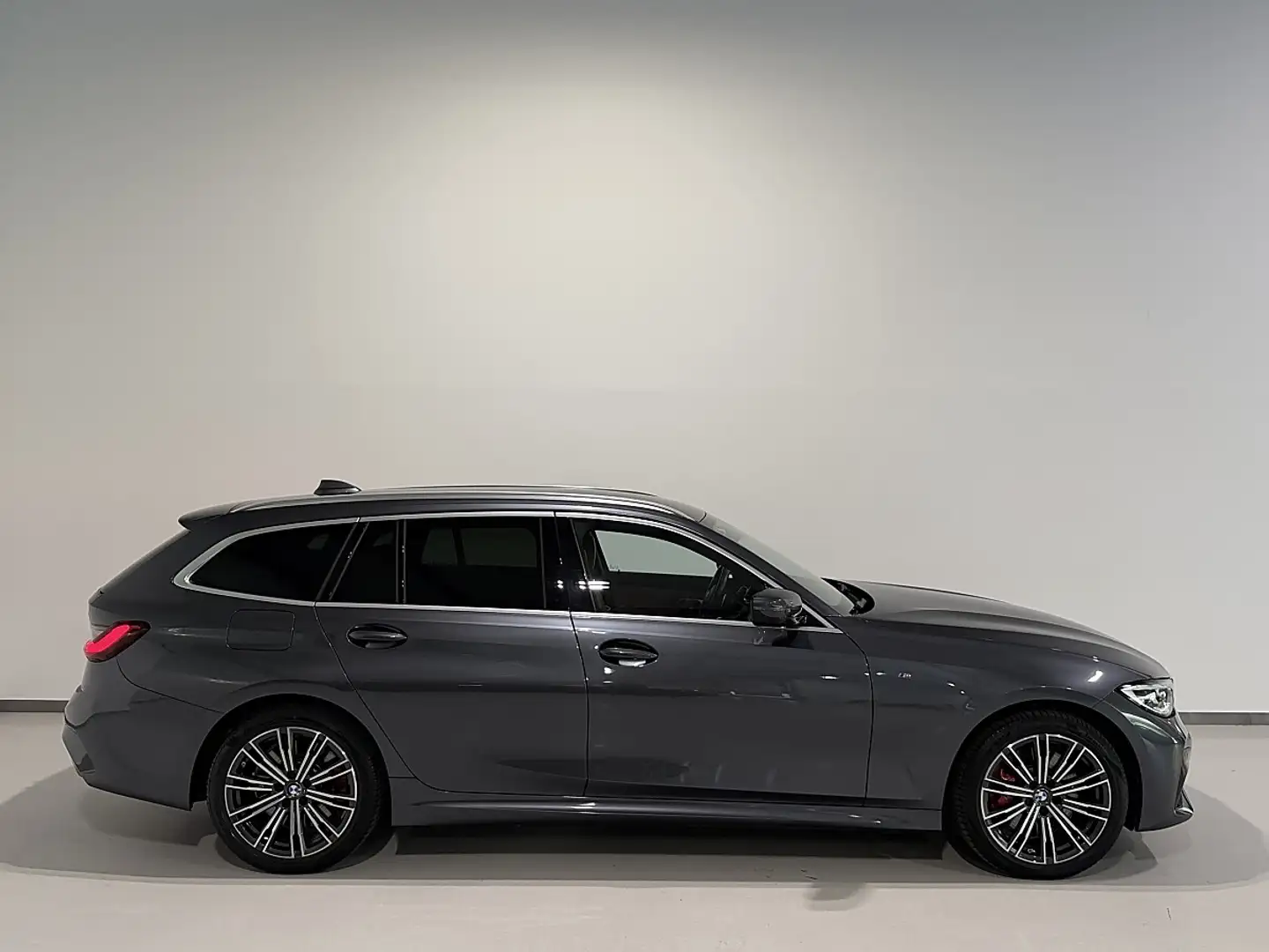 BMW 330 e xDrive G21 Aut/M-Sport/HEAD-UP/AHK/ACC/LED Grau - 2
