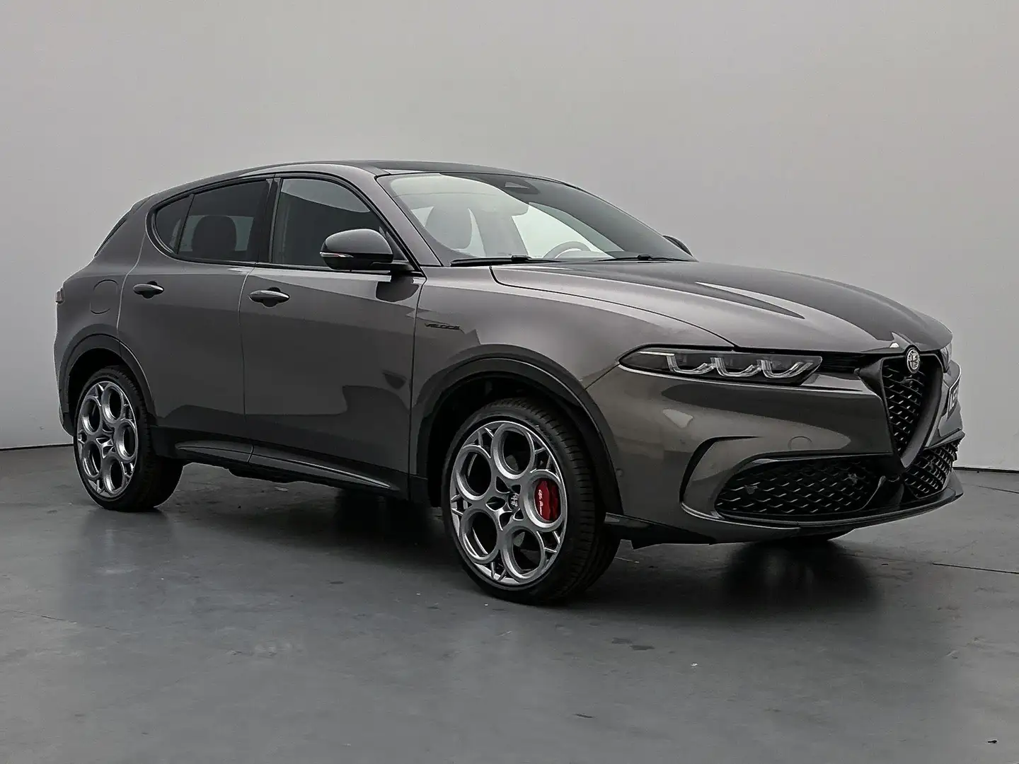Alfa Romeo Tonale SUV Veloce Hybrid 280 pk Automaat | Navigatie | Pa Grijs - 2