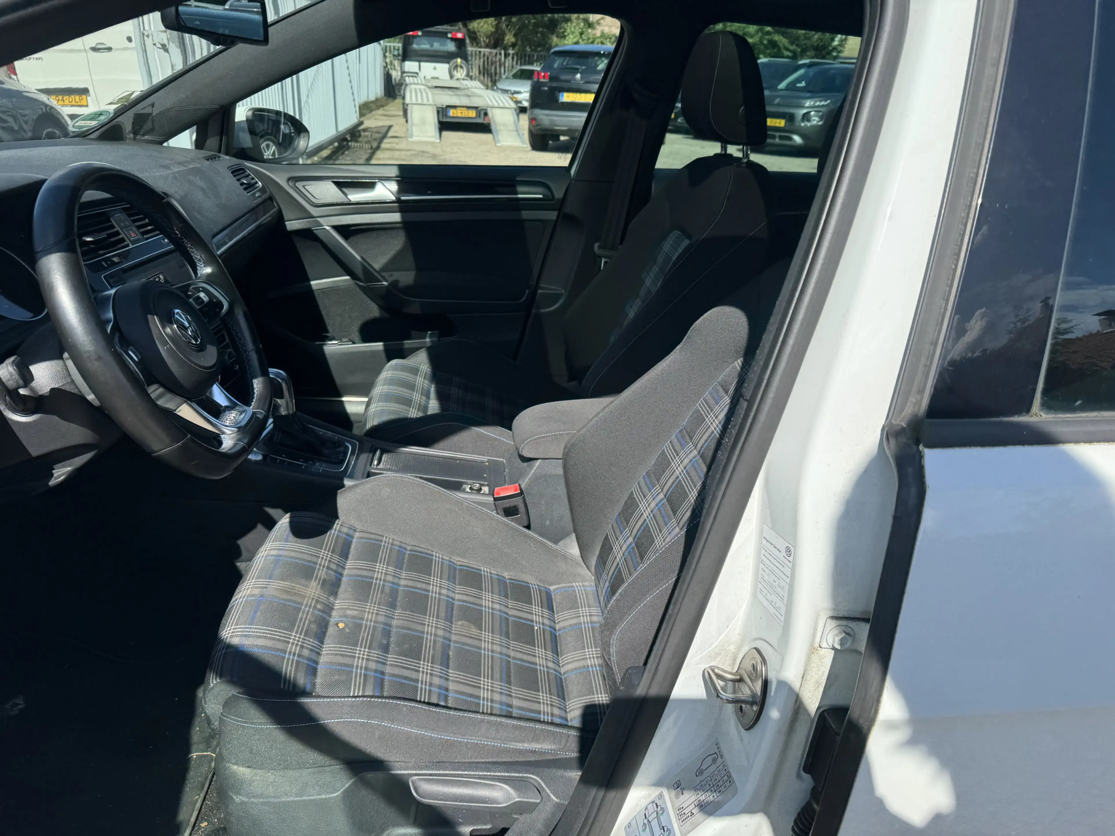 Volkswagen Golf GTE 1.4 TSI B — photo 10