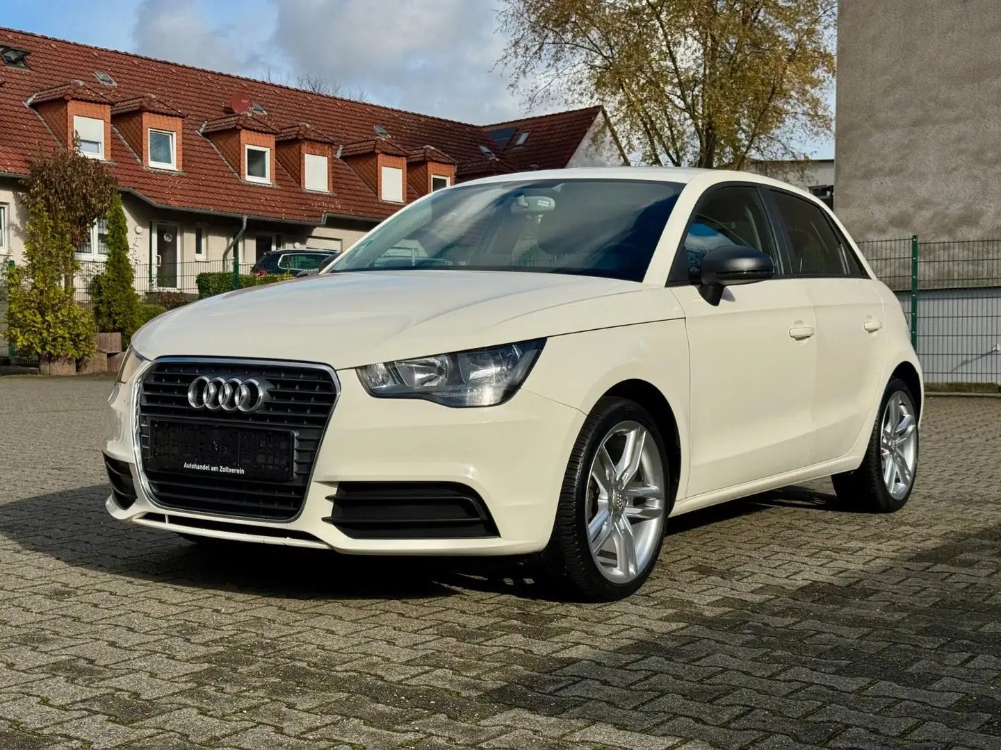 Audi A1 Sportback Getriebespülung&gr. Service TÜV NEU Weiß - 1