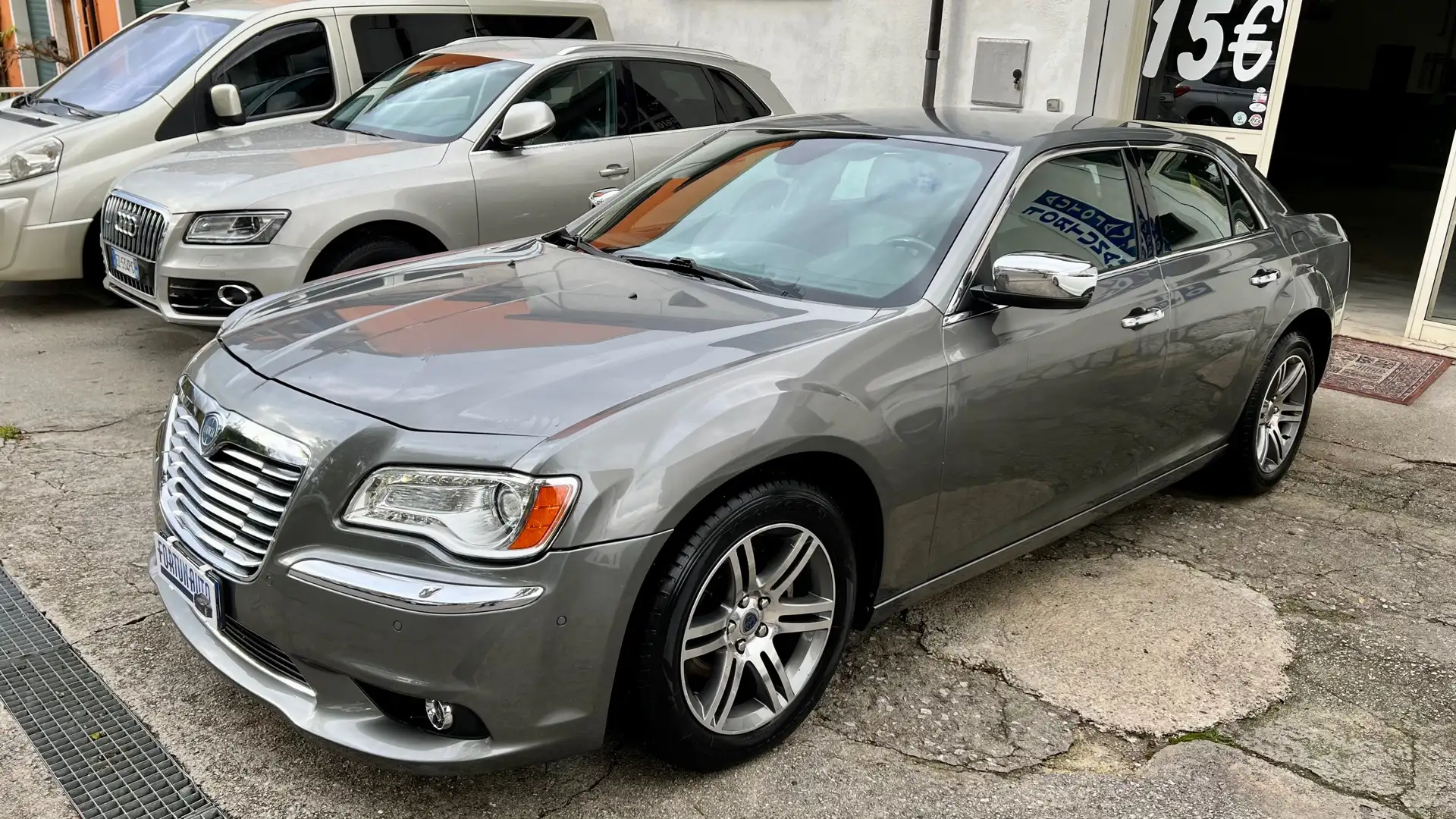 Lancia Thema 3.0 V6 mjt II Platinum 190cv auto Grigio - 2