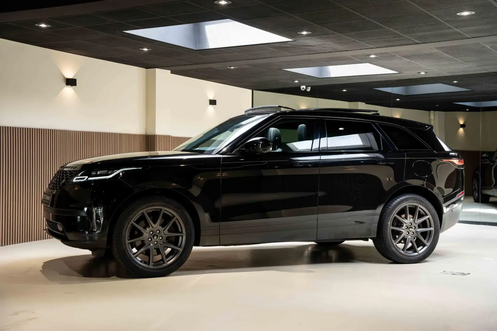 Land Rover Range Rover Velar 2.0 P400e R-Dynamic HSE|Black Pack|Matrix|Pano|360 Zwart - 2