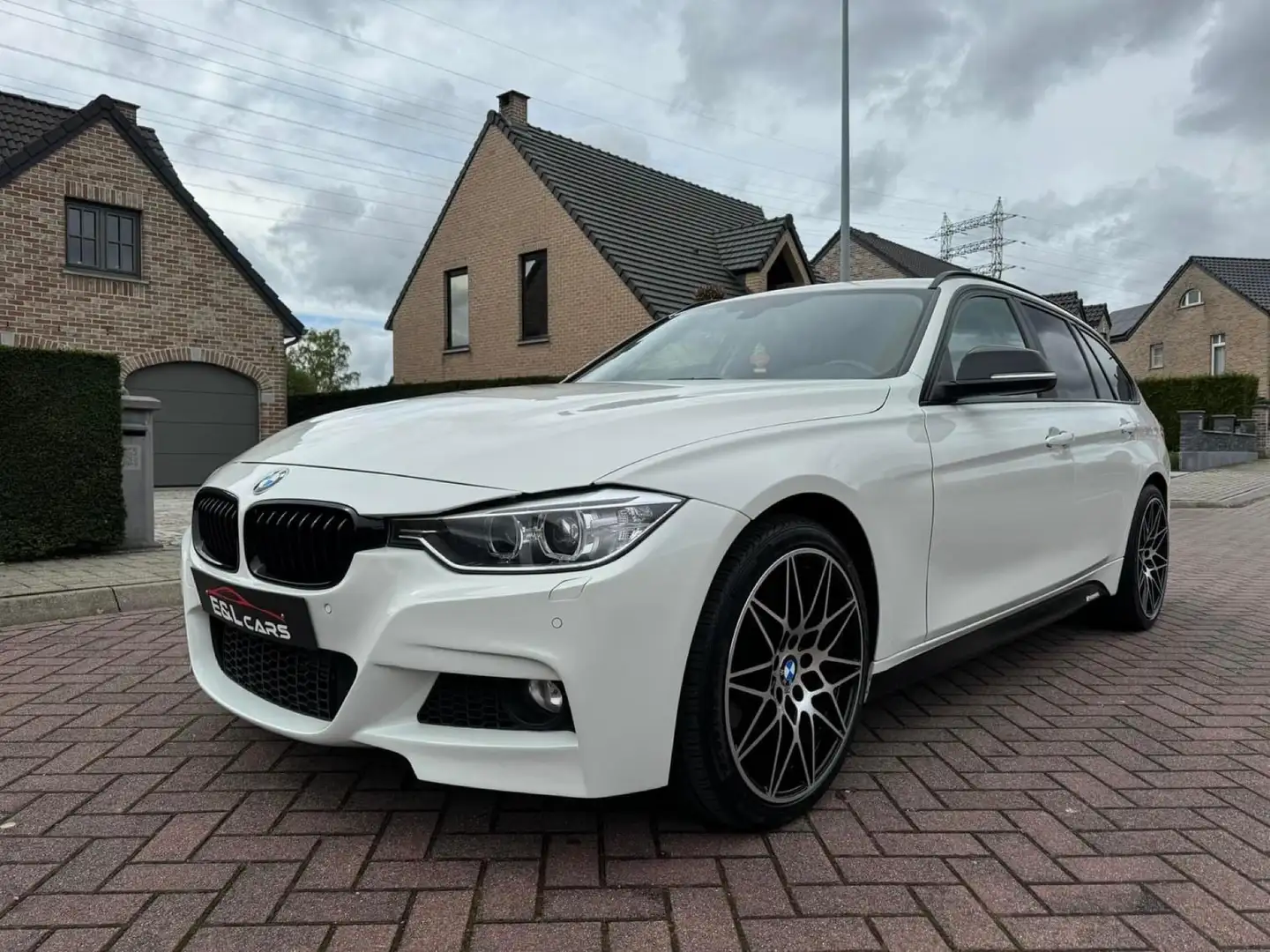 BMW 318 M Performance **12 mois de garantie** Blanc - 1