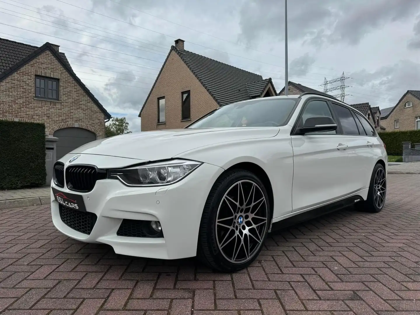 BMW 318 M Performance **12 mois de garantie** Blanc - 2