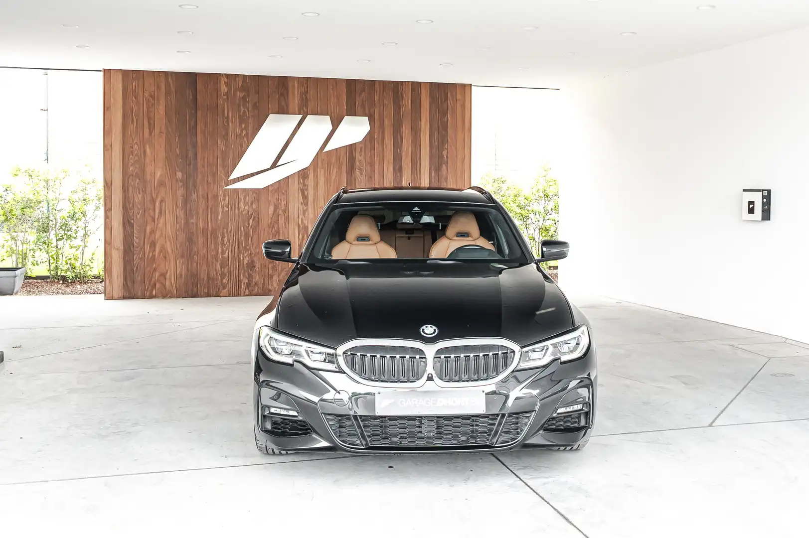 BMW 330 e,Mpack+M stoelen,Zetelverw V+A,Parkeerhulp Plus Zwart - 2