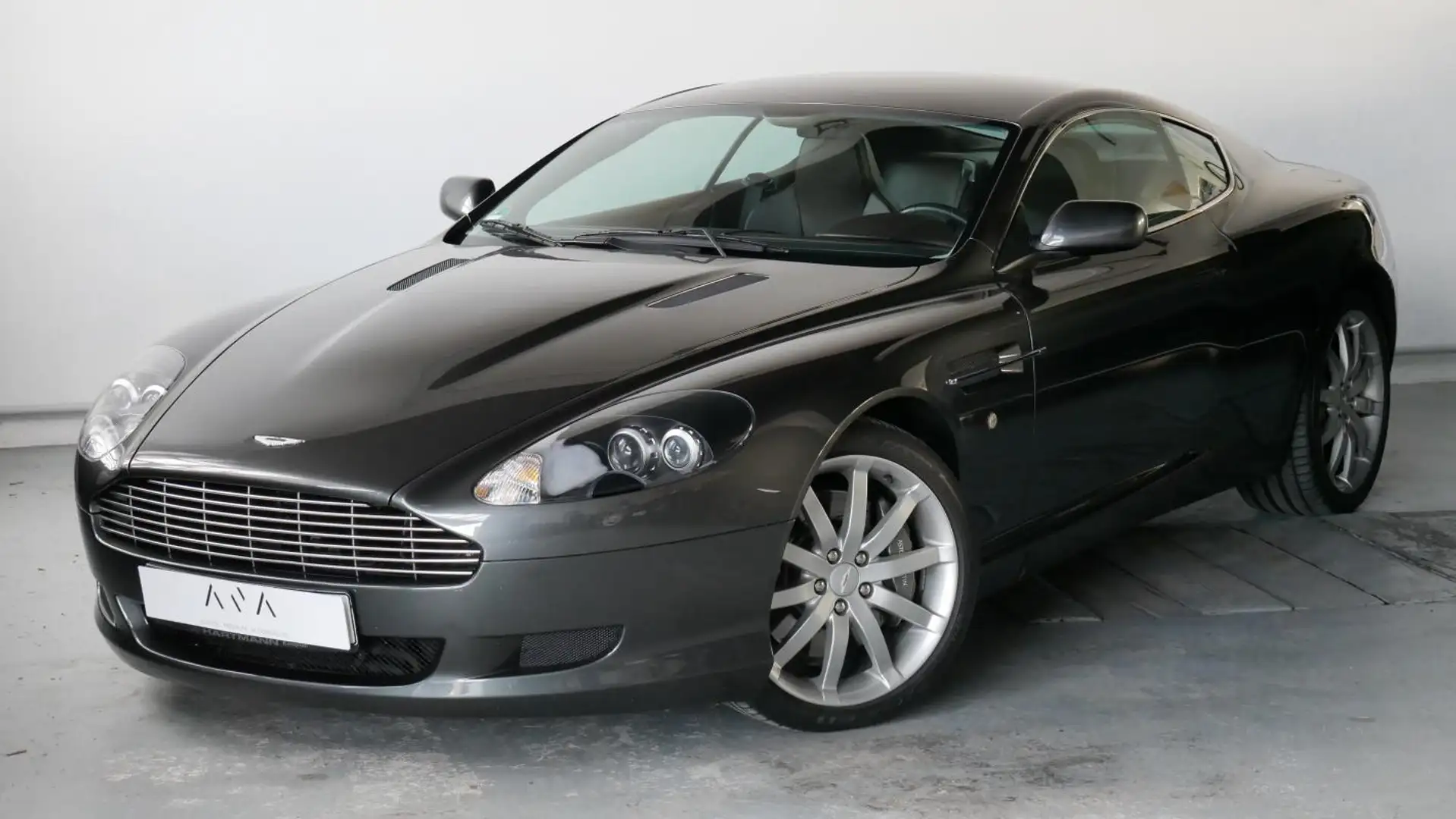 Aston Martin DB9 V12 457CH siva - 1