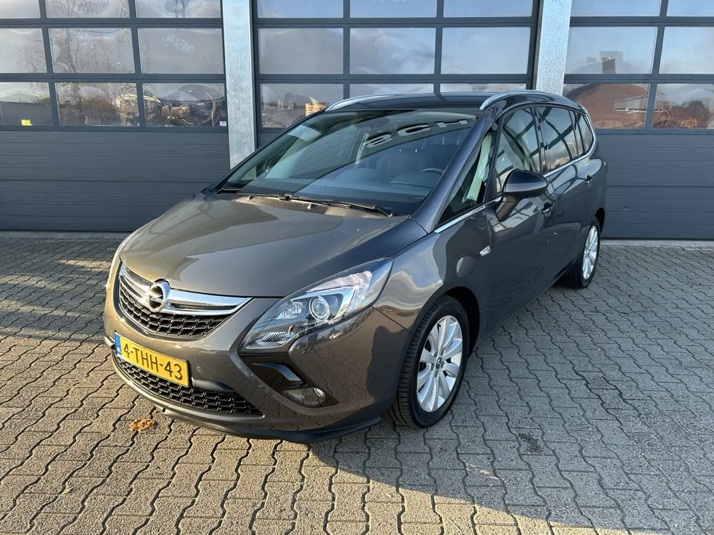 Opel Zafira Tourer 1.6 Turbo 170pk Cosmo Gris - 1