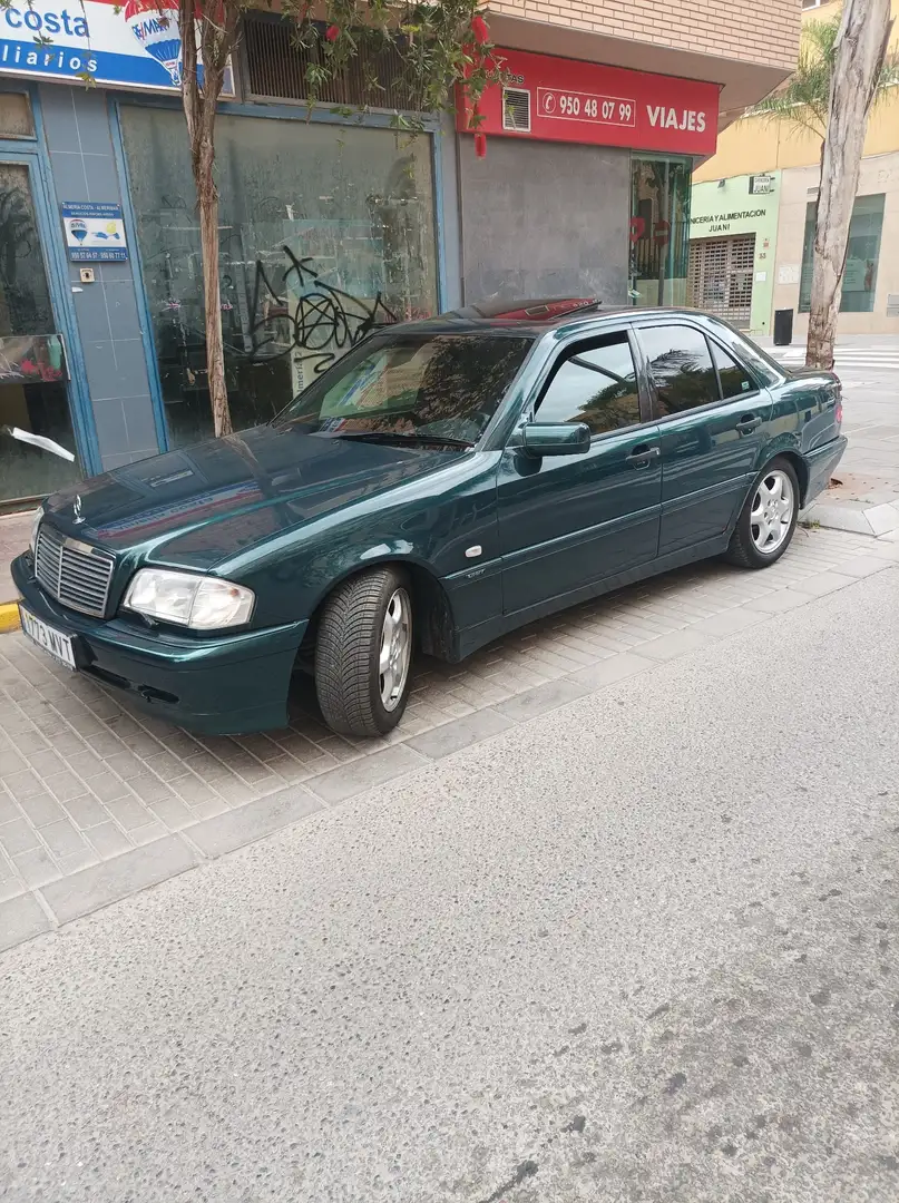 Mercedes-Benz 240 - 1