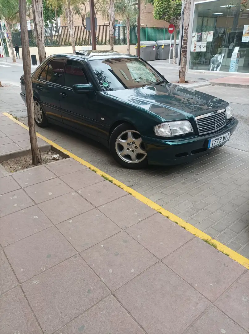 Mercedes-Benz 240 - 2