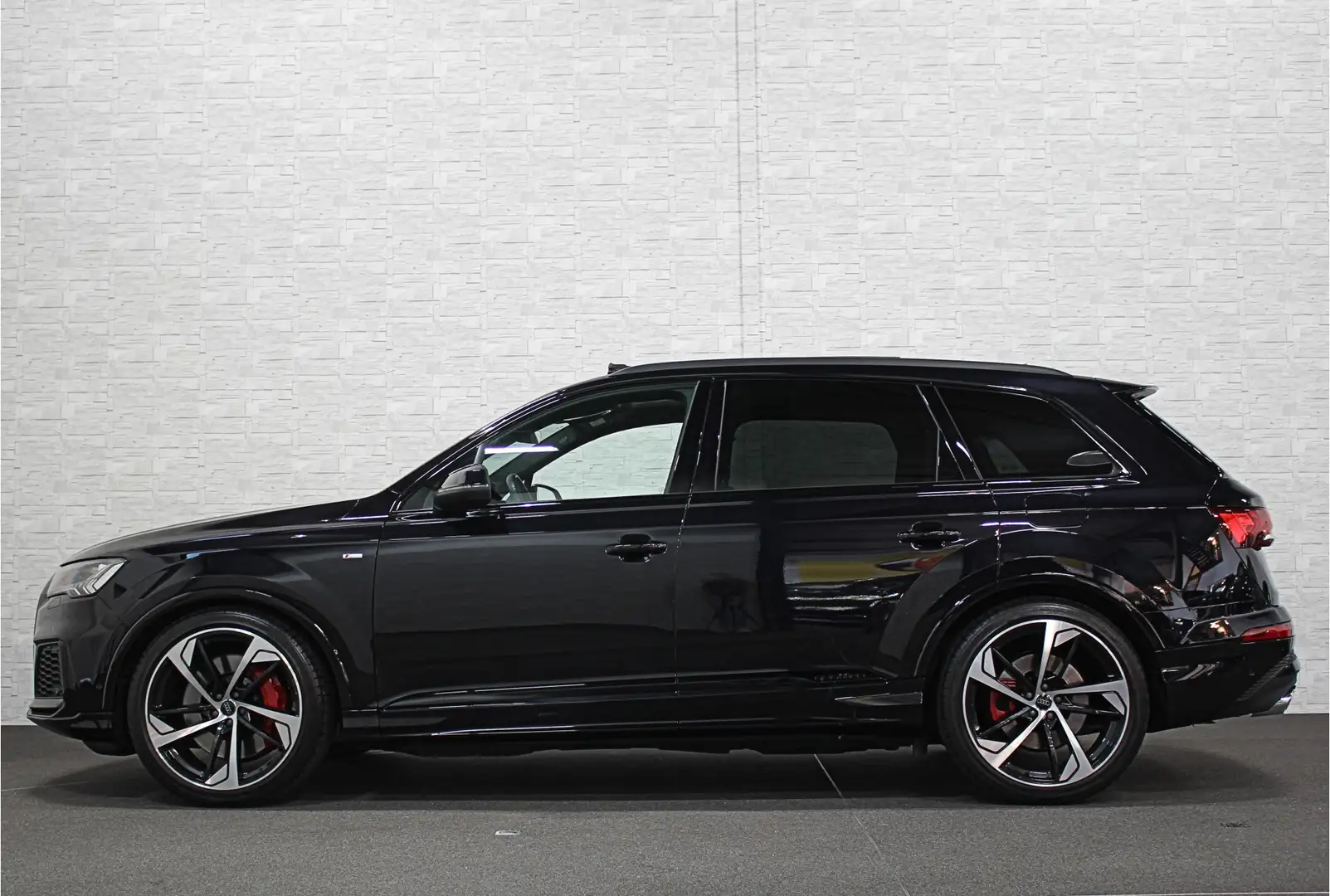 Audi Q7 55 TFSI e S-Line | Panorama | Leder | Luchtvering Zwart - 2