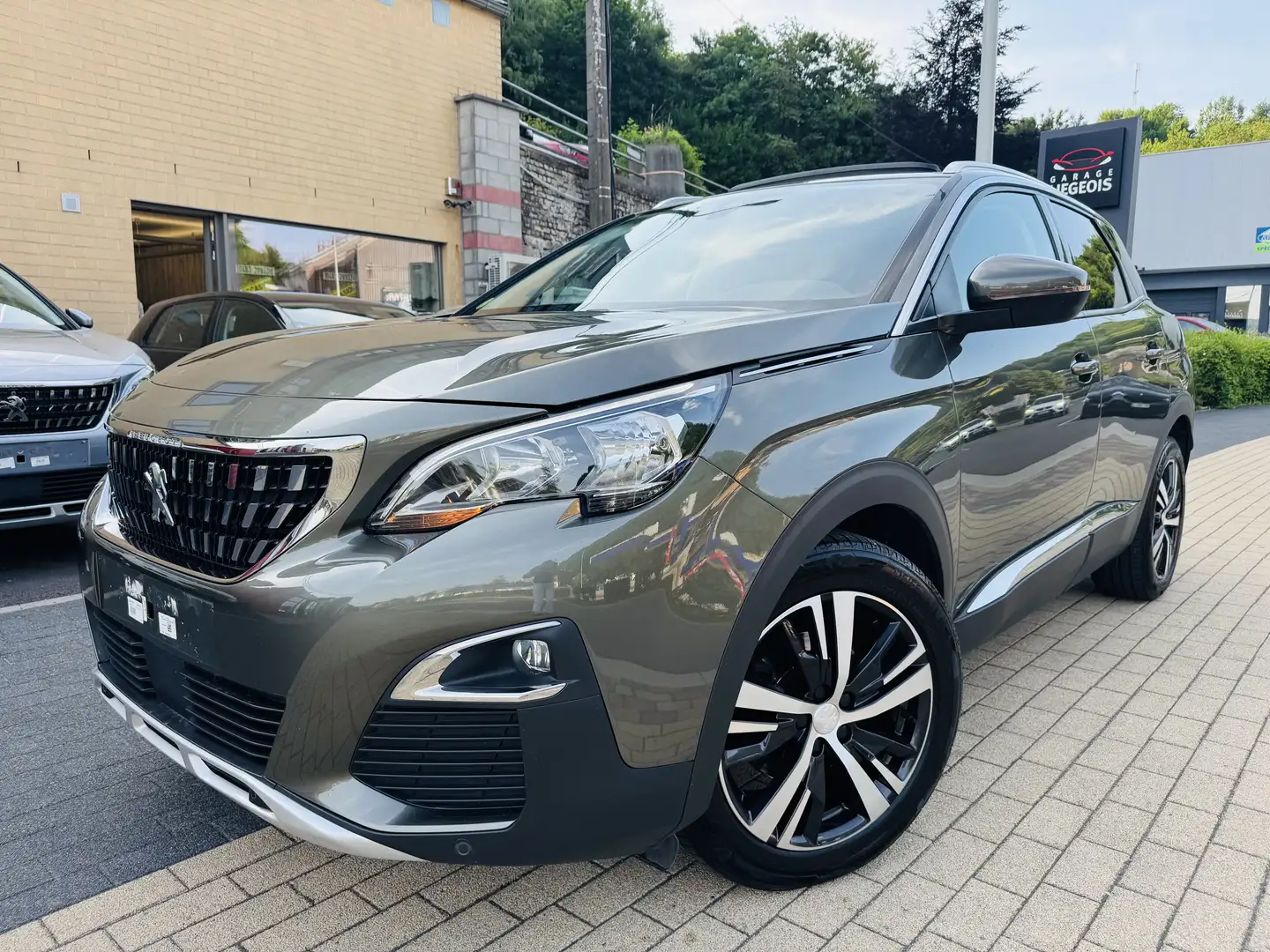 Peugeot 3008 1.5 BlueHDi Grijs - 1