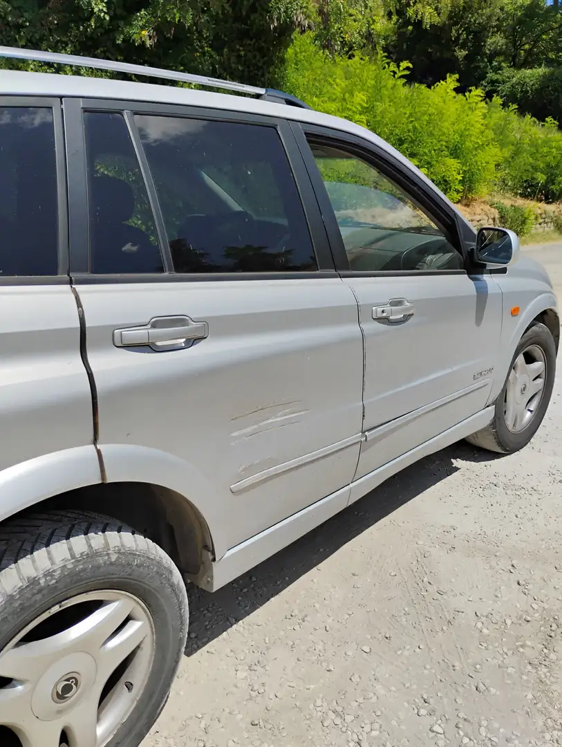 SsangYong Kyron Gris - 2