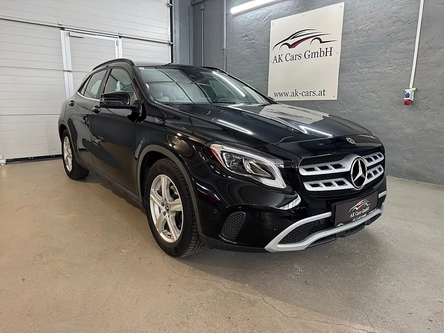 Mercedes-Benz GLA 200 Aut.*1-Besitz*Navi*Kamera*Memory* Schwarz - 1