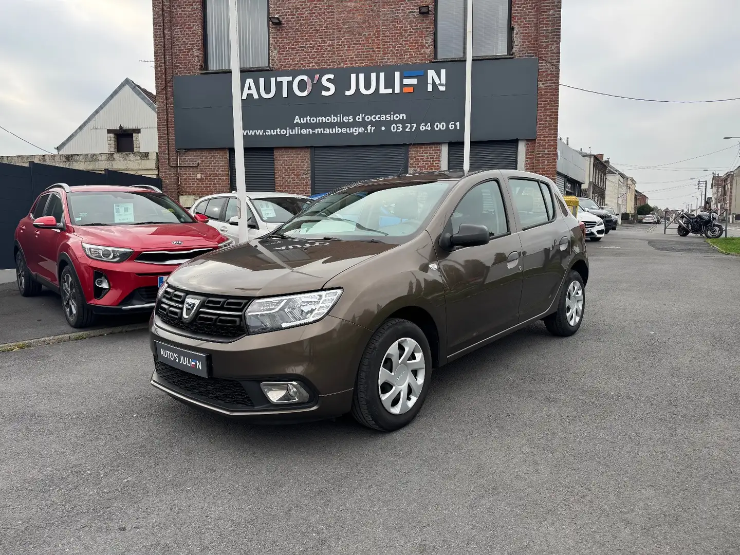 Dacia Sandero Ambiance Brun - 1