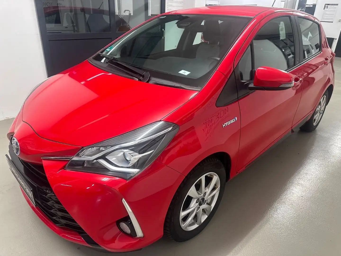 Toyota Yaris Hybrid 1.5 VVT-i Team D Rouge - 1