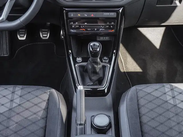 Volkswagen T-Cross view 14