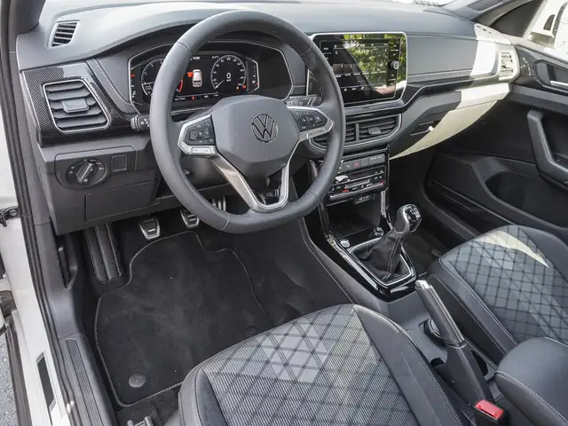 Volkswagen T-Cross view 9