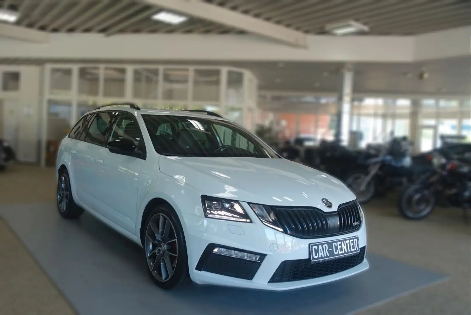 Skoda Octavia Combi RS DSG Facelift; NAV KEYL ACC AHK Weiß - 1