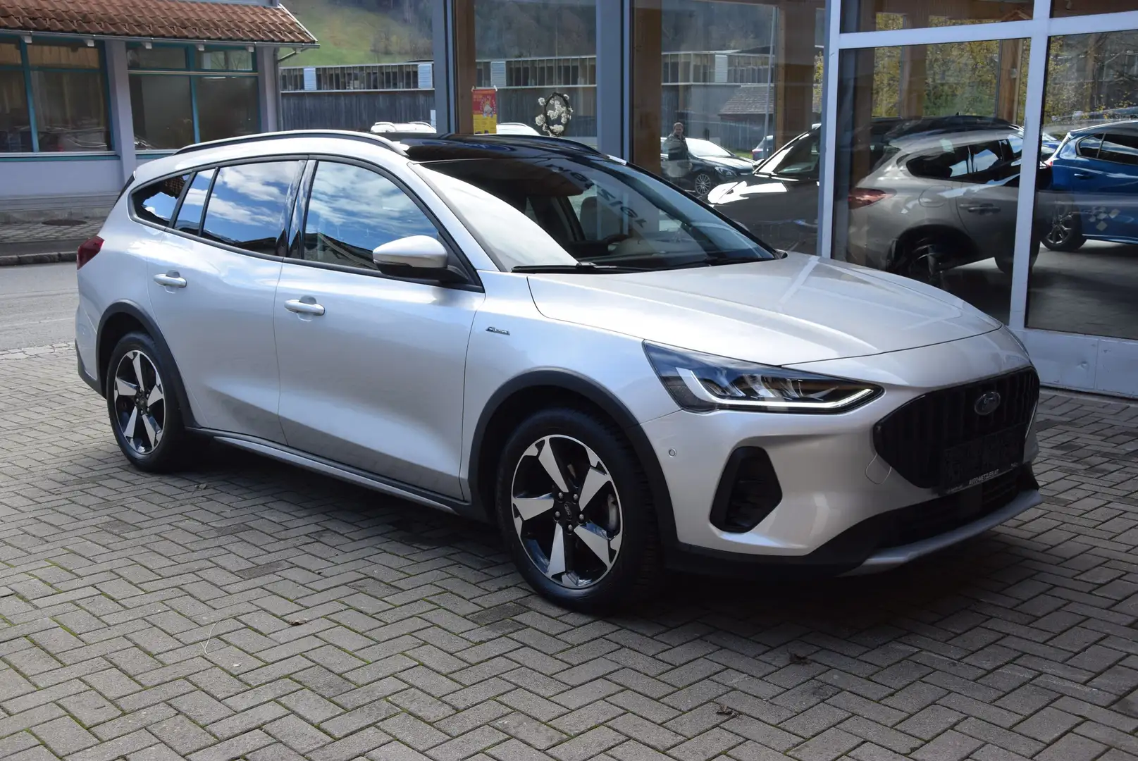 Ford Focus **Active X**Automatik**ACC**Panoramadach**LED** Silber - 2