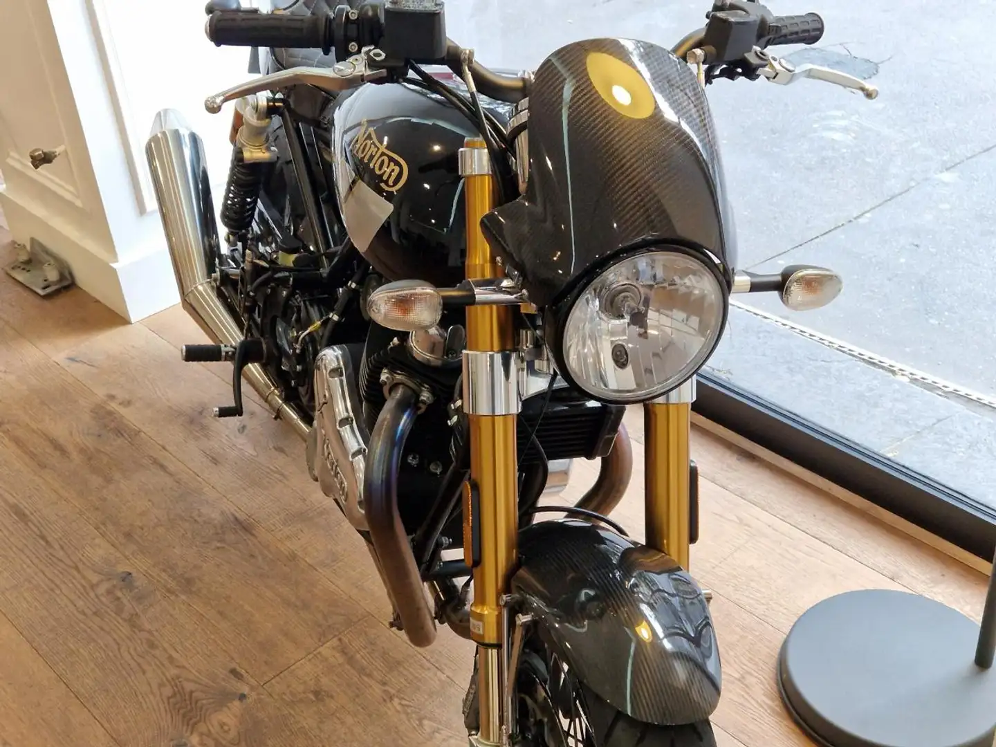 Norton Commando 961 STREET Zwart - 2