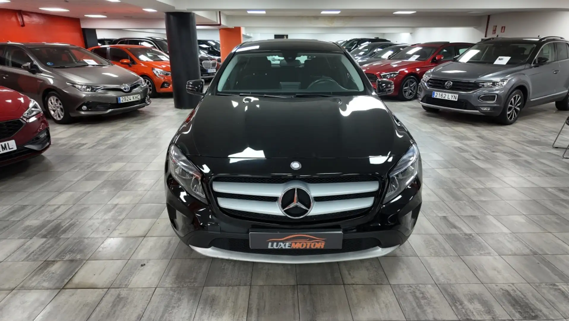 Mercedes-Benz GLA 180 Urban Negro - 2